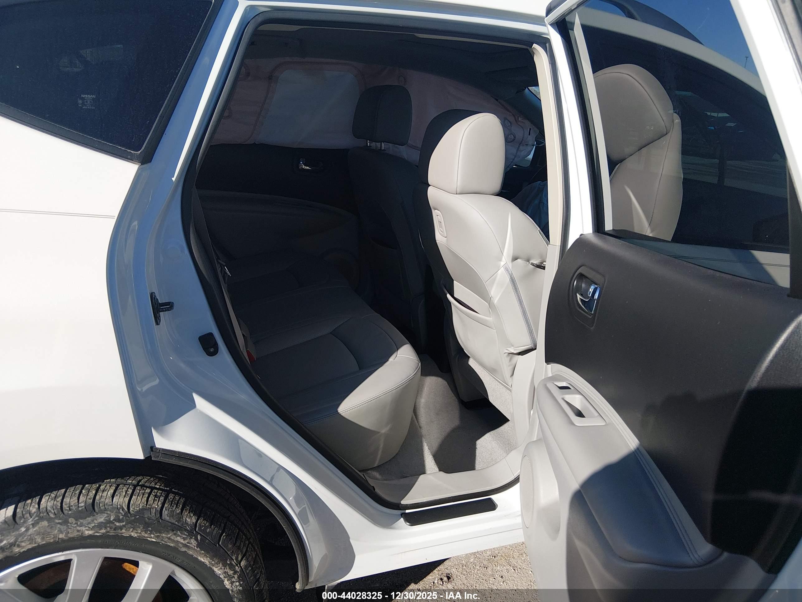 NISSAN ROGUE image 8