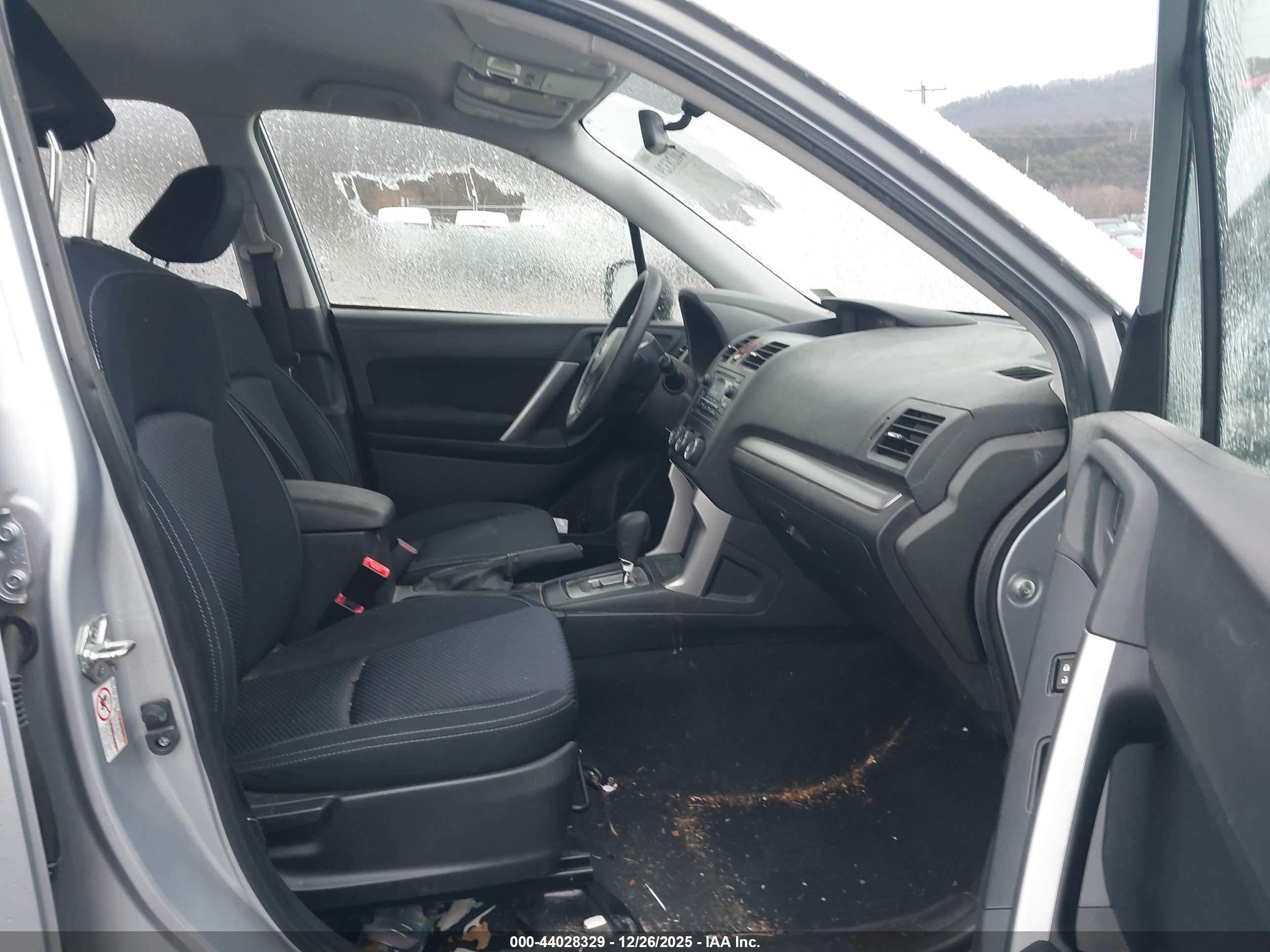 SUBARU FORESTER image 5