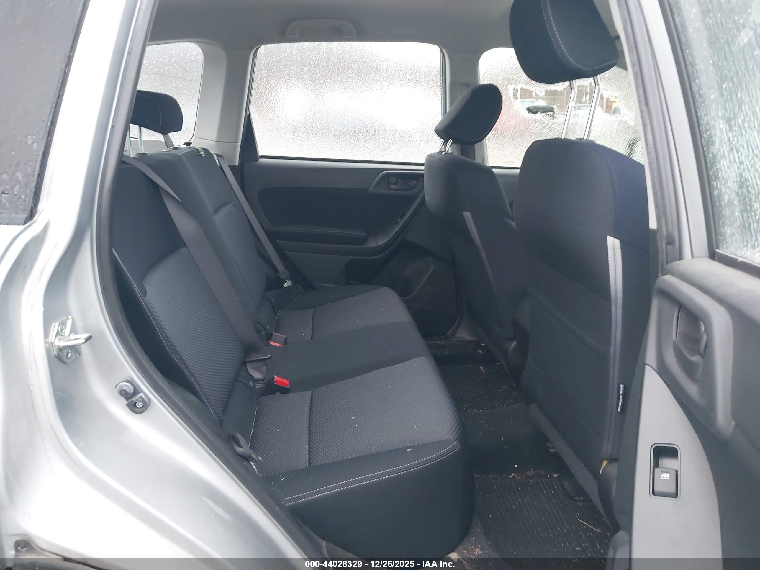 SUBARU FORESTER image 8
