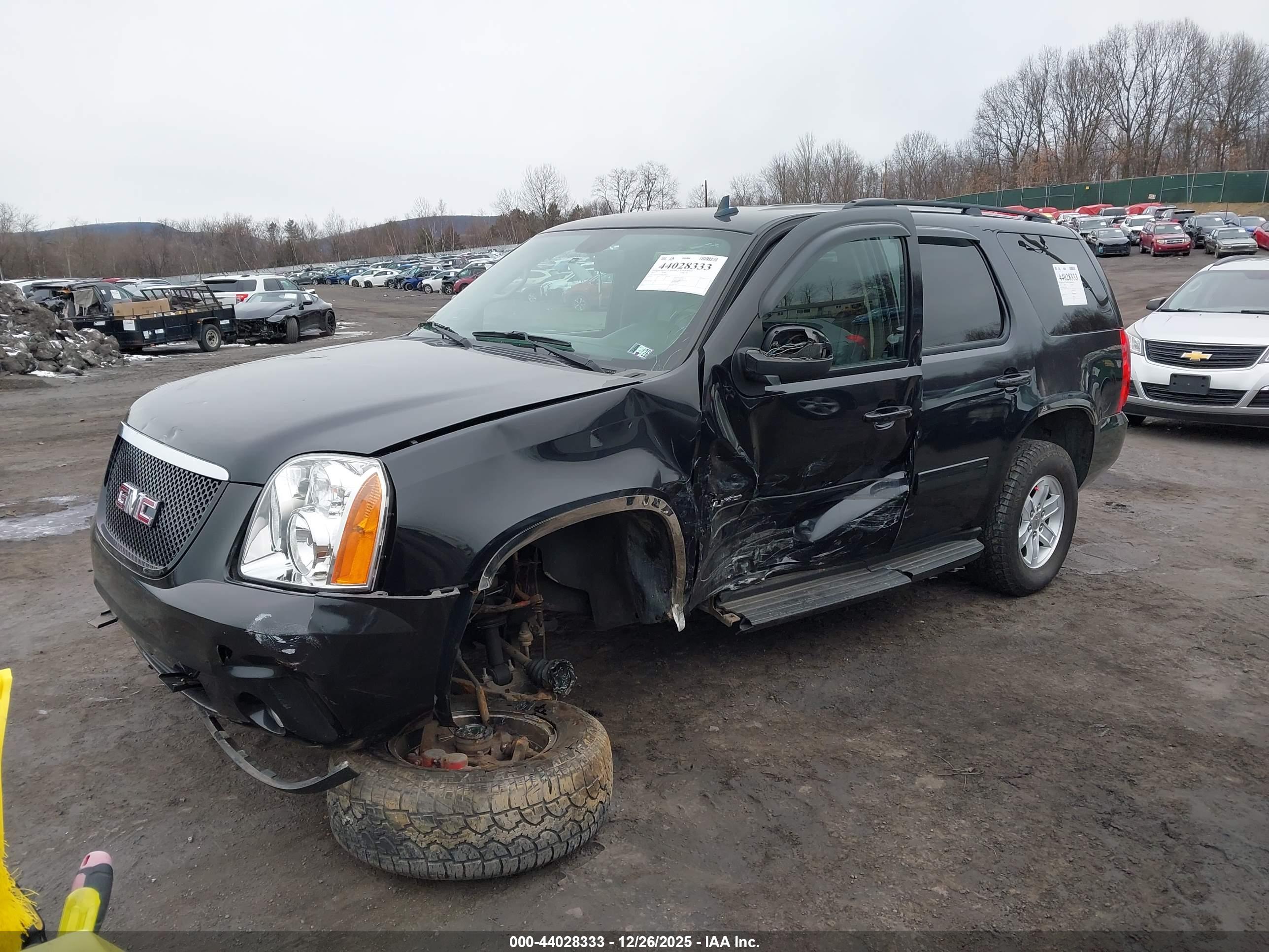 GMC YUKON image 2