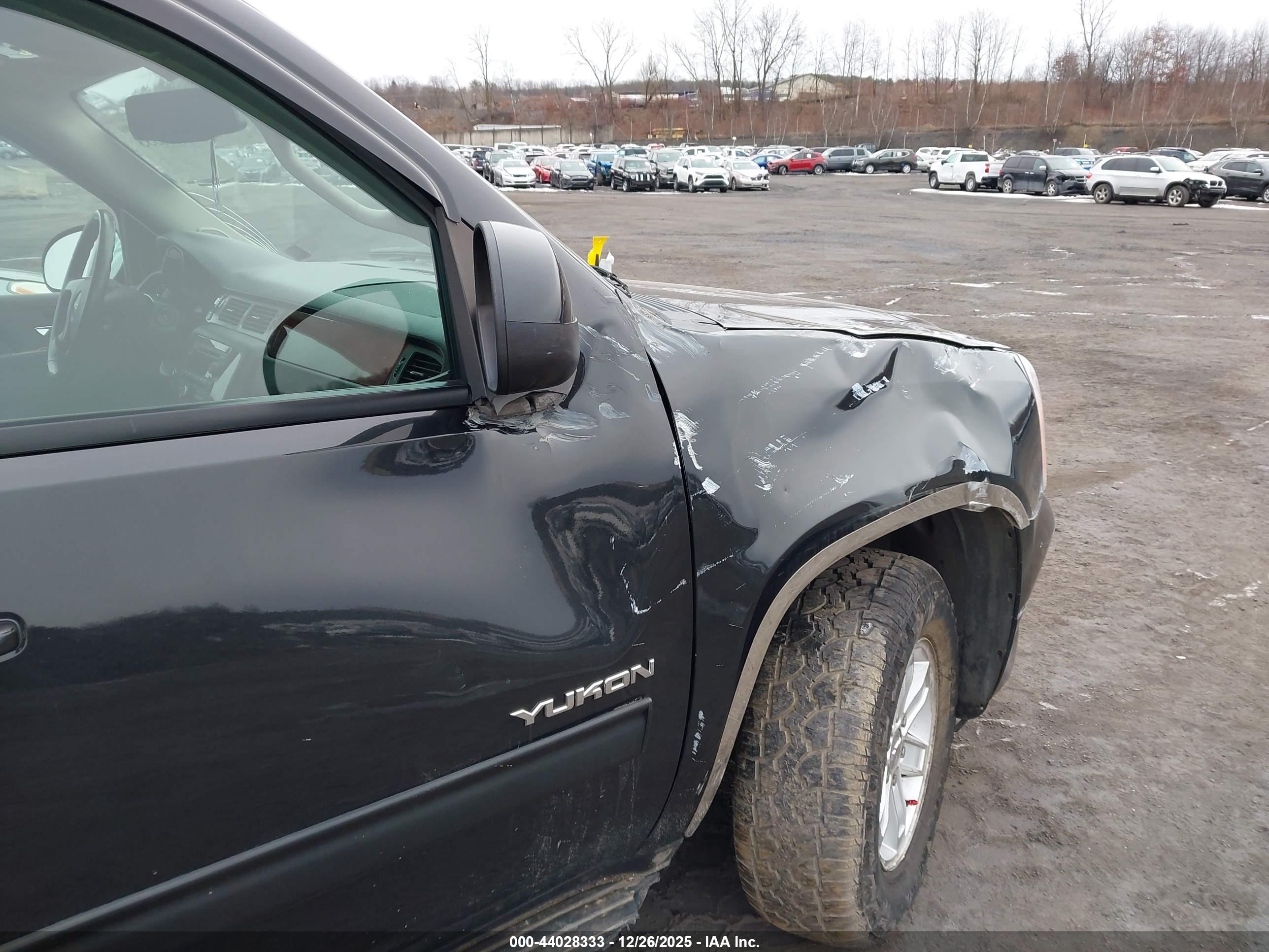 GMC YUKON image 6