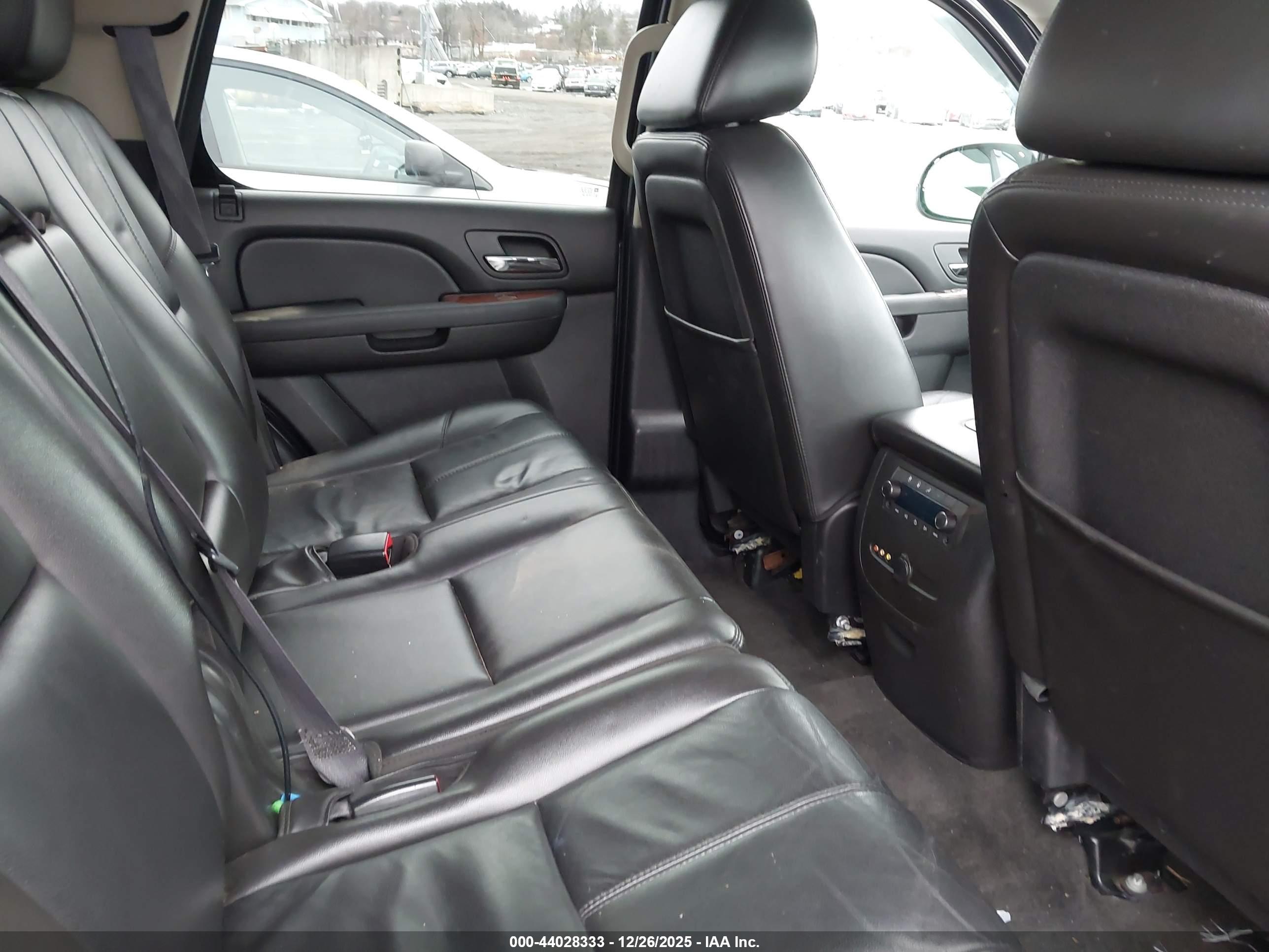 GMC YUKON image 8