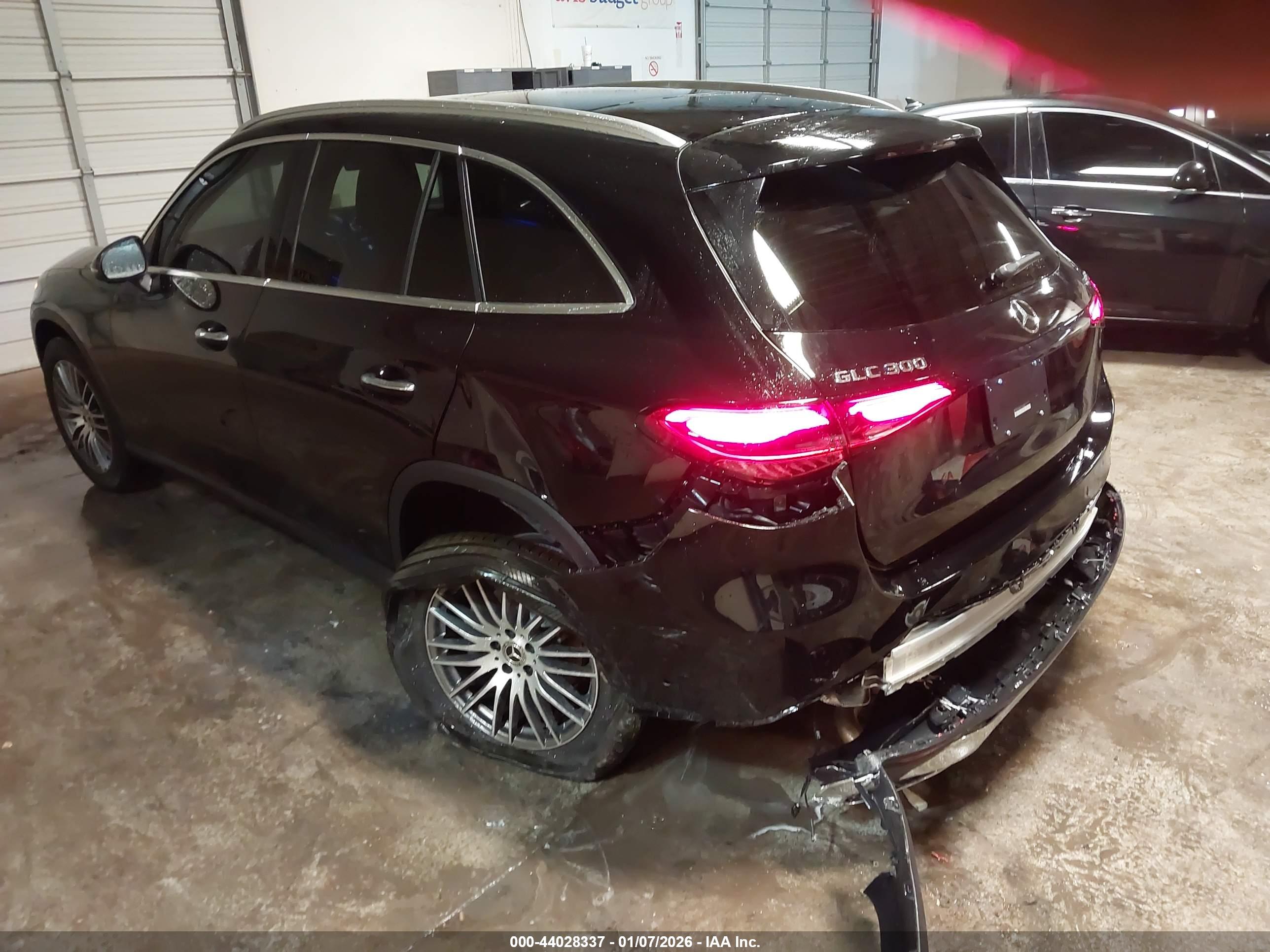 MERCEDES-BENZ GLC image 3