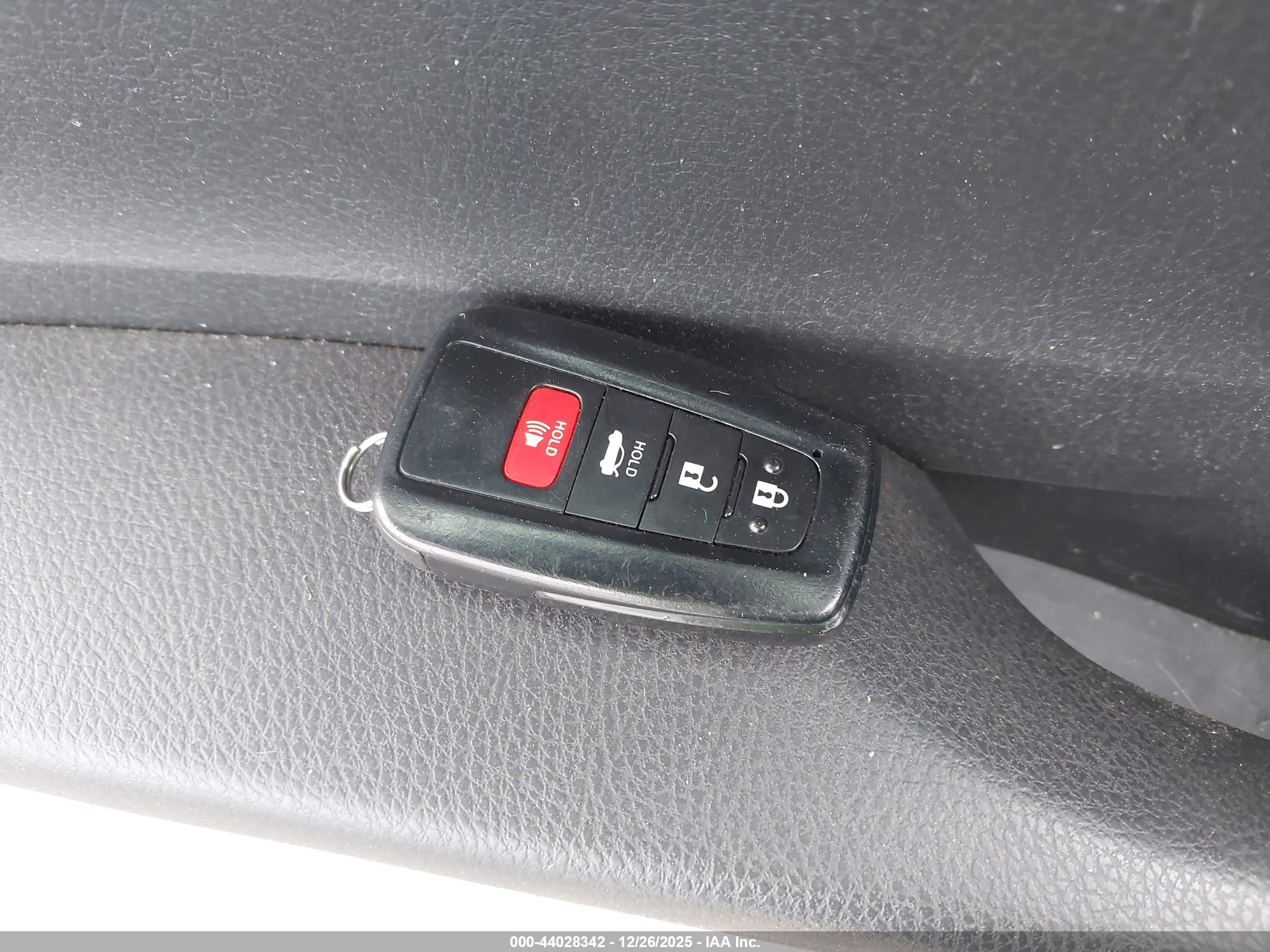TOYOTA CAMRY image 11