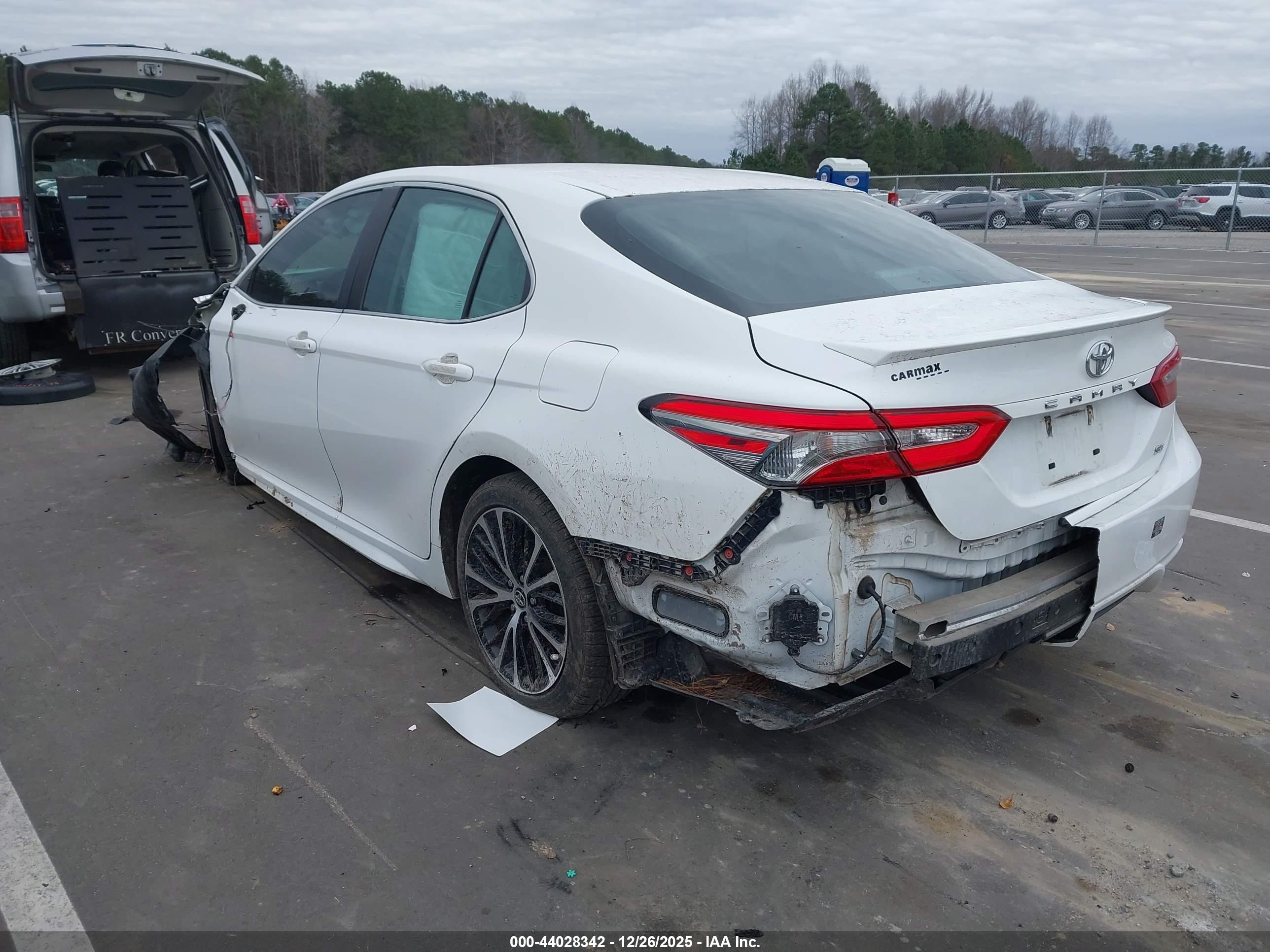 TOYOTA CAMRY image 3