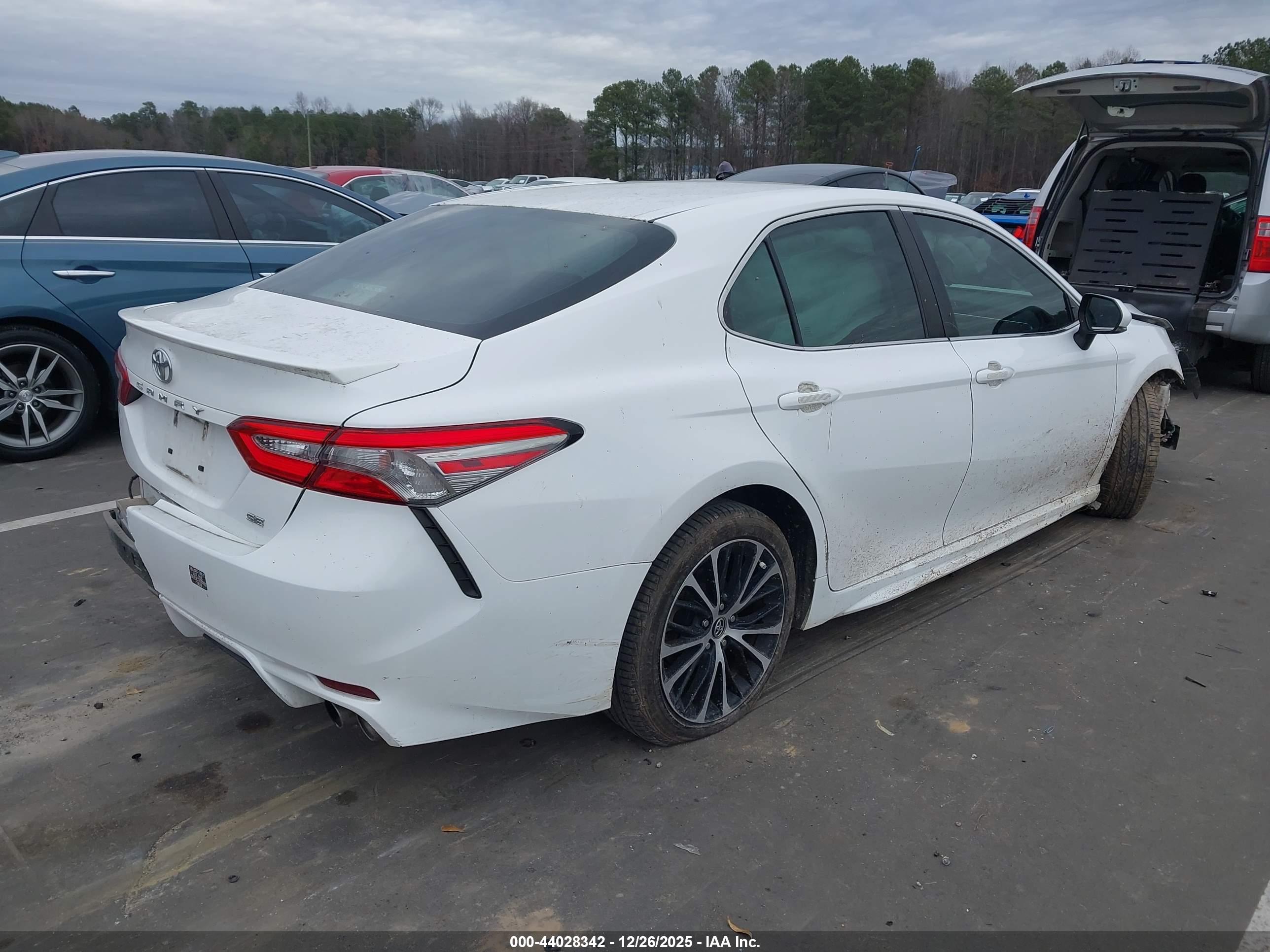 TOYOTA CAMRY image 4
