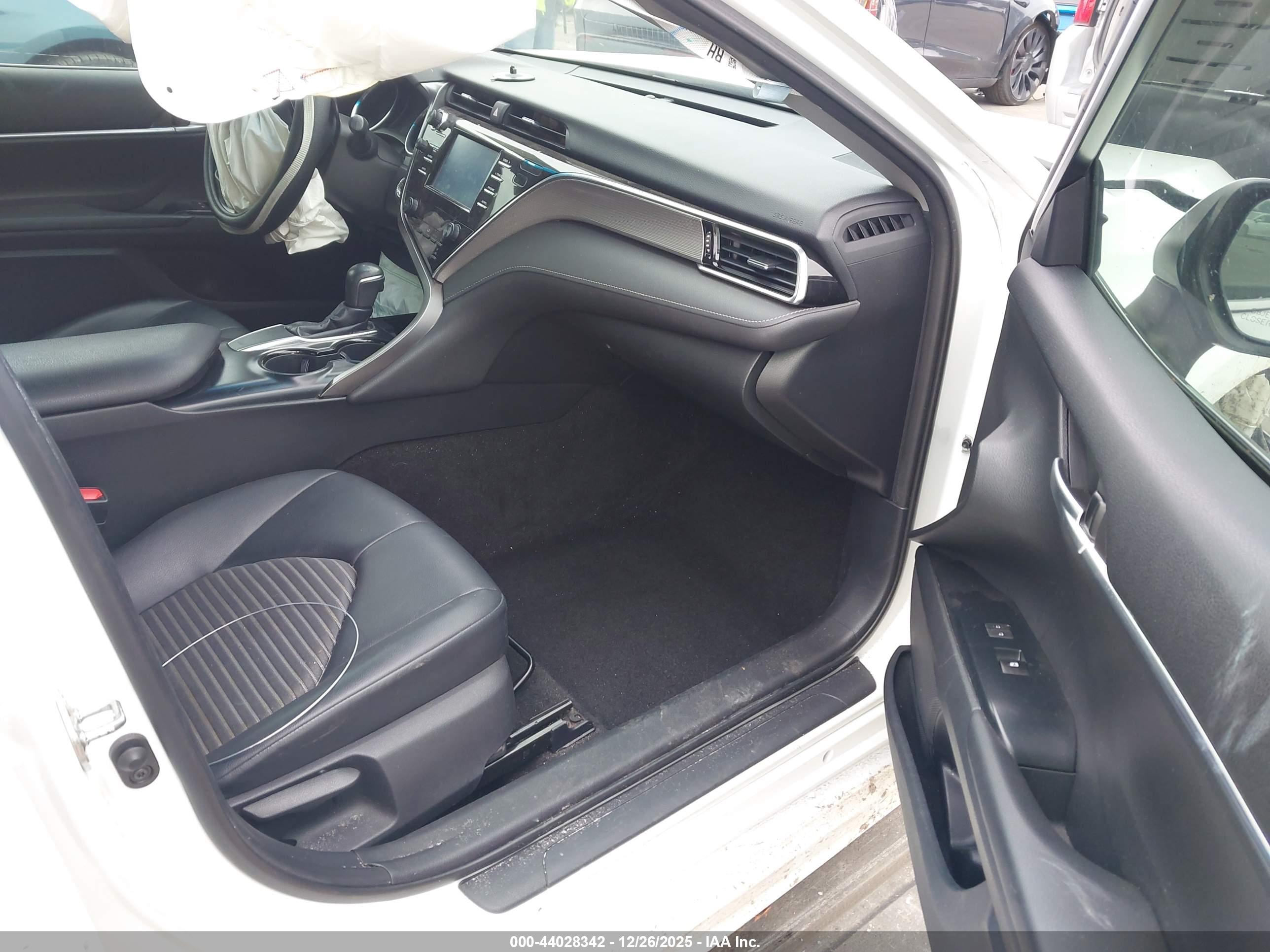 TOYOTA CAMRY image 5