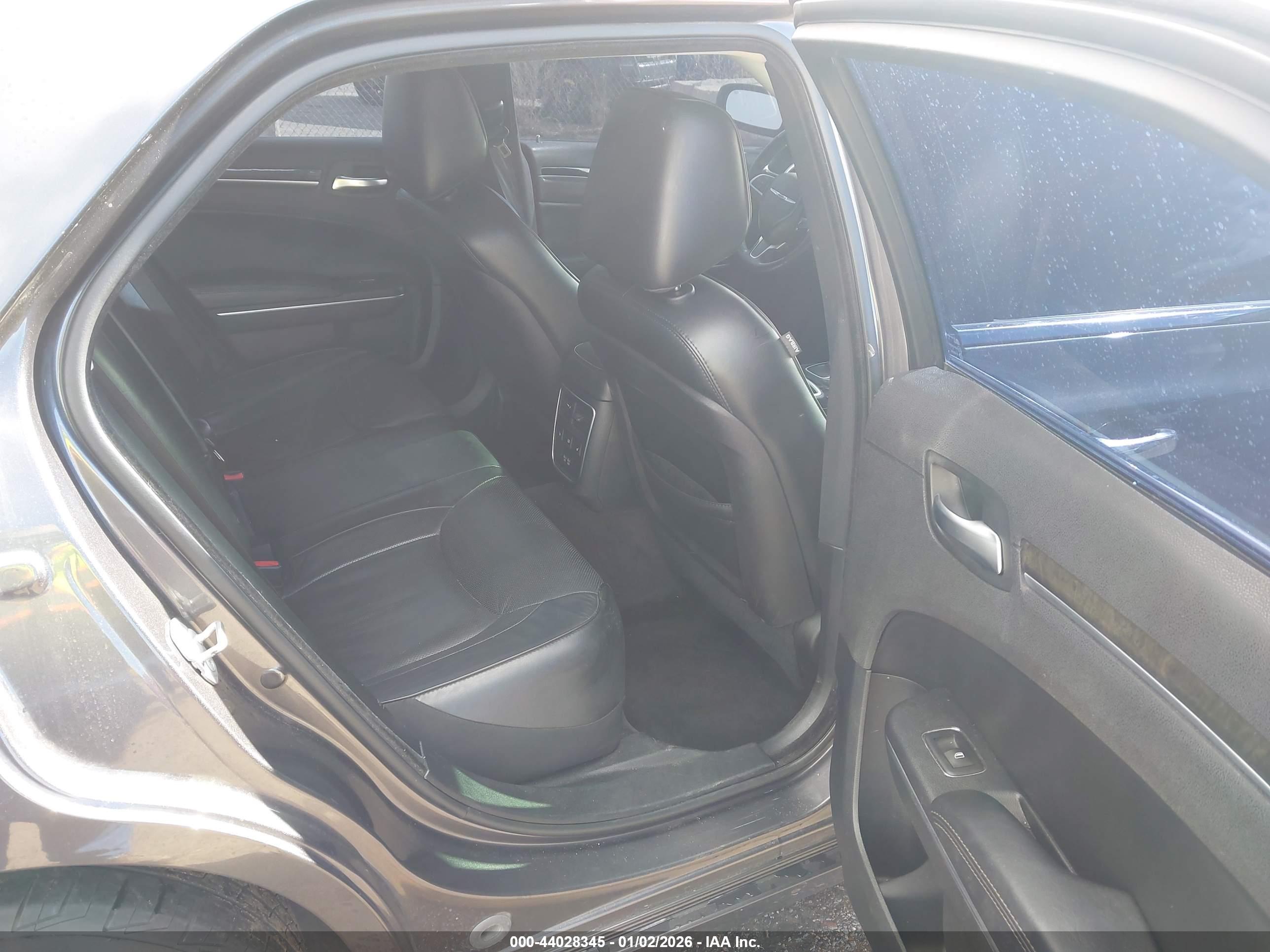 CHRYSLER 300C image 8