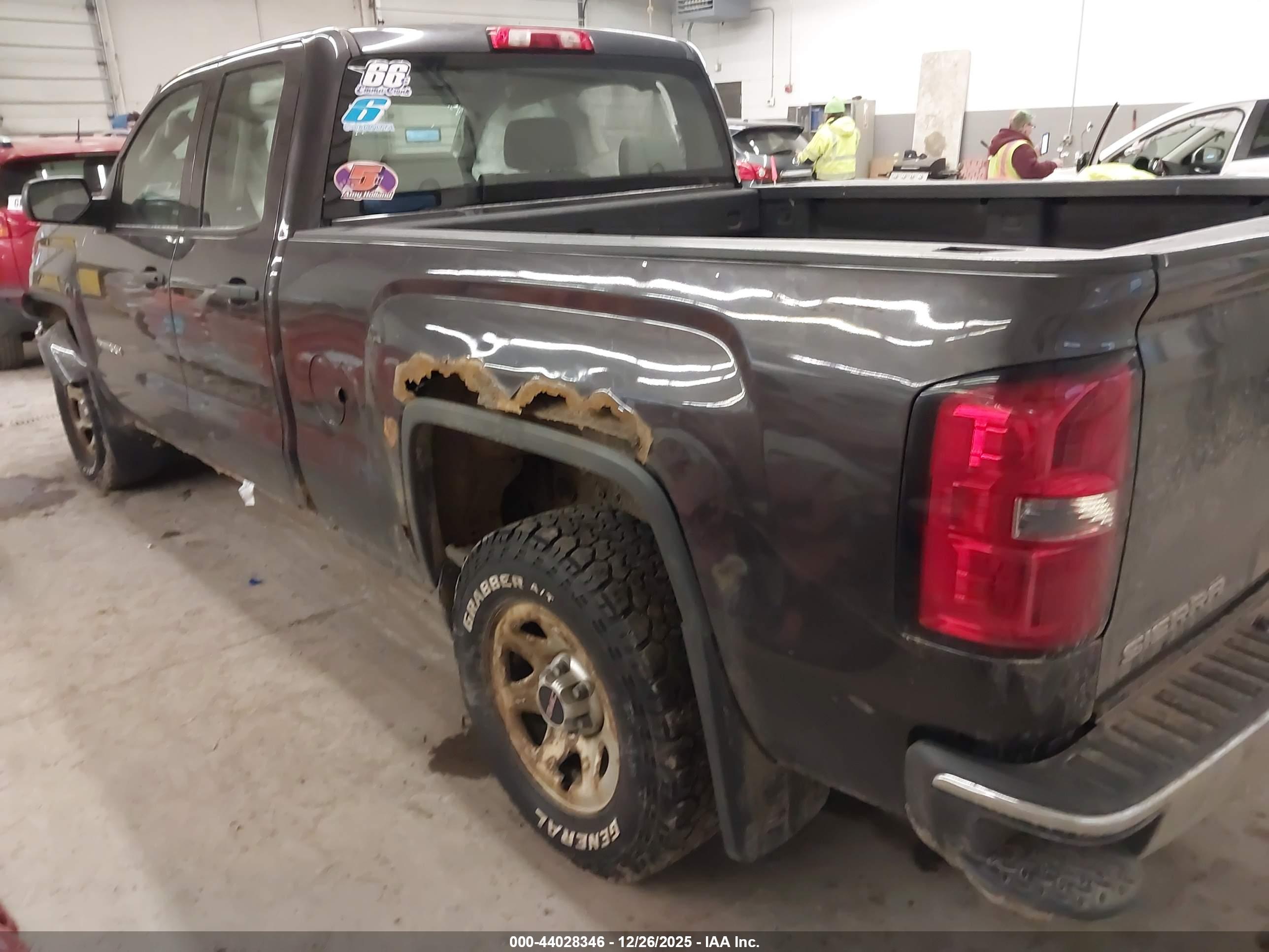 GMC SIERRA image 3