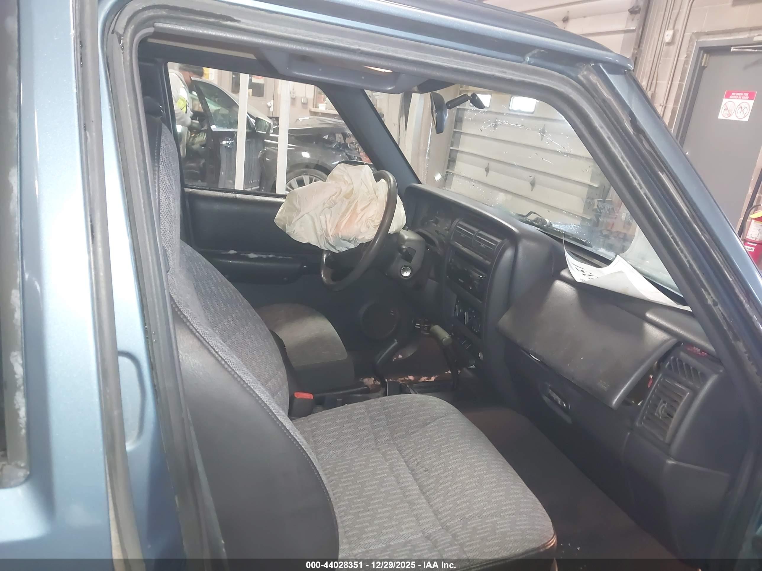 JEEP CHEROKEE image 5