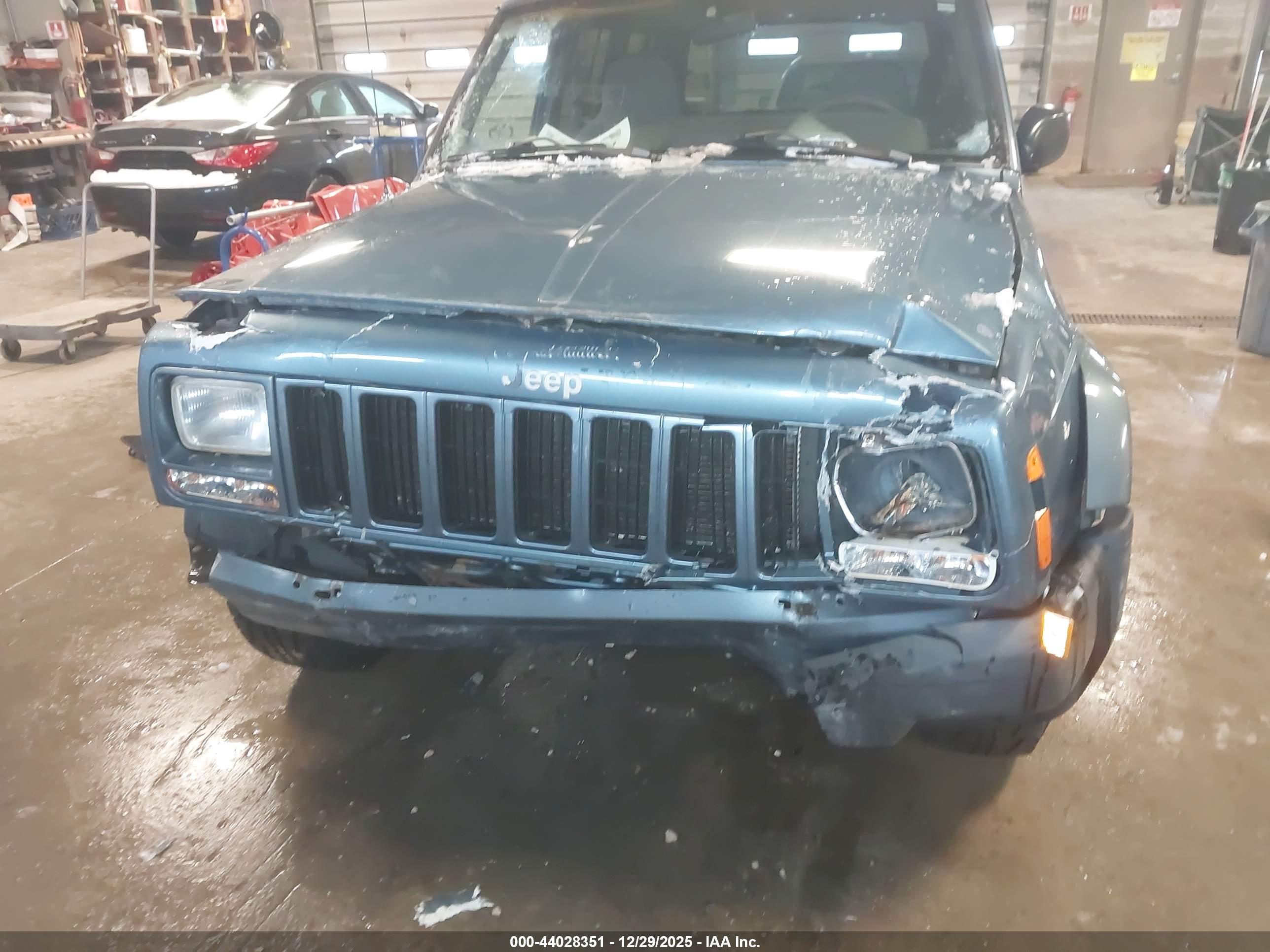 JEEP CHEROKEE image 6