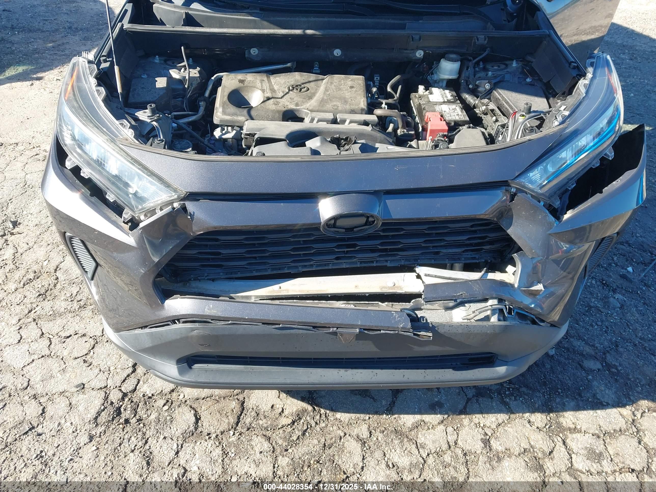 TOYOTA RAV4 image 10
