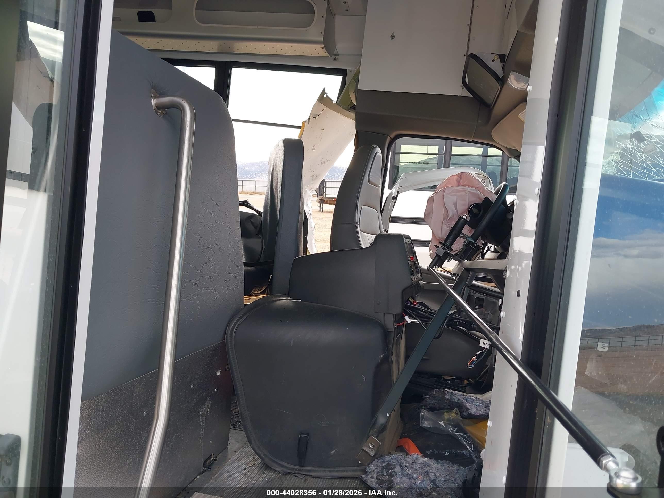 CHEVROLET EXPRESS image 5