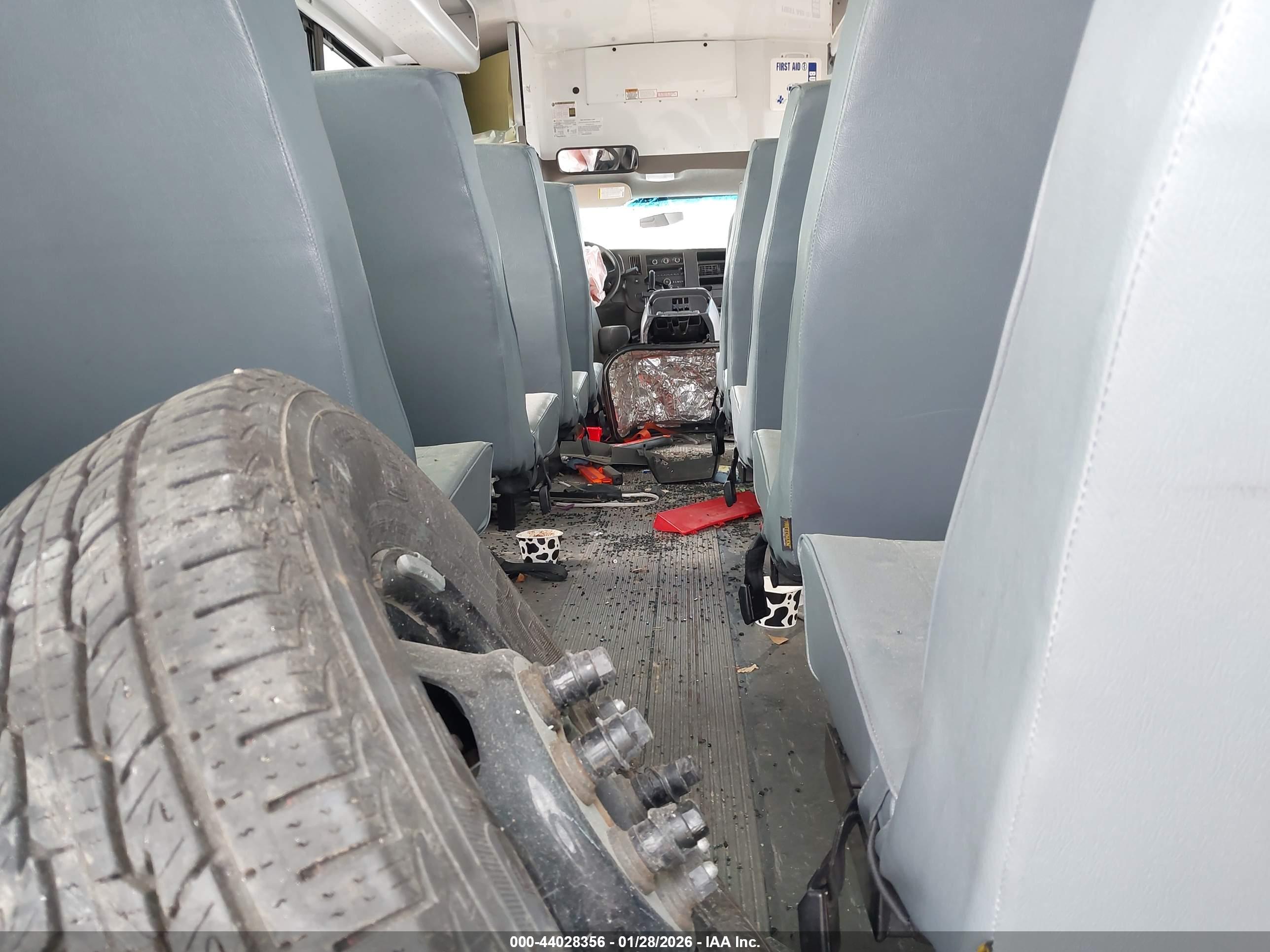 CHEVROLET EXPRESS image 8