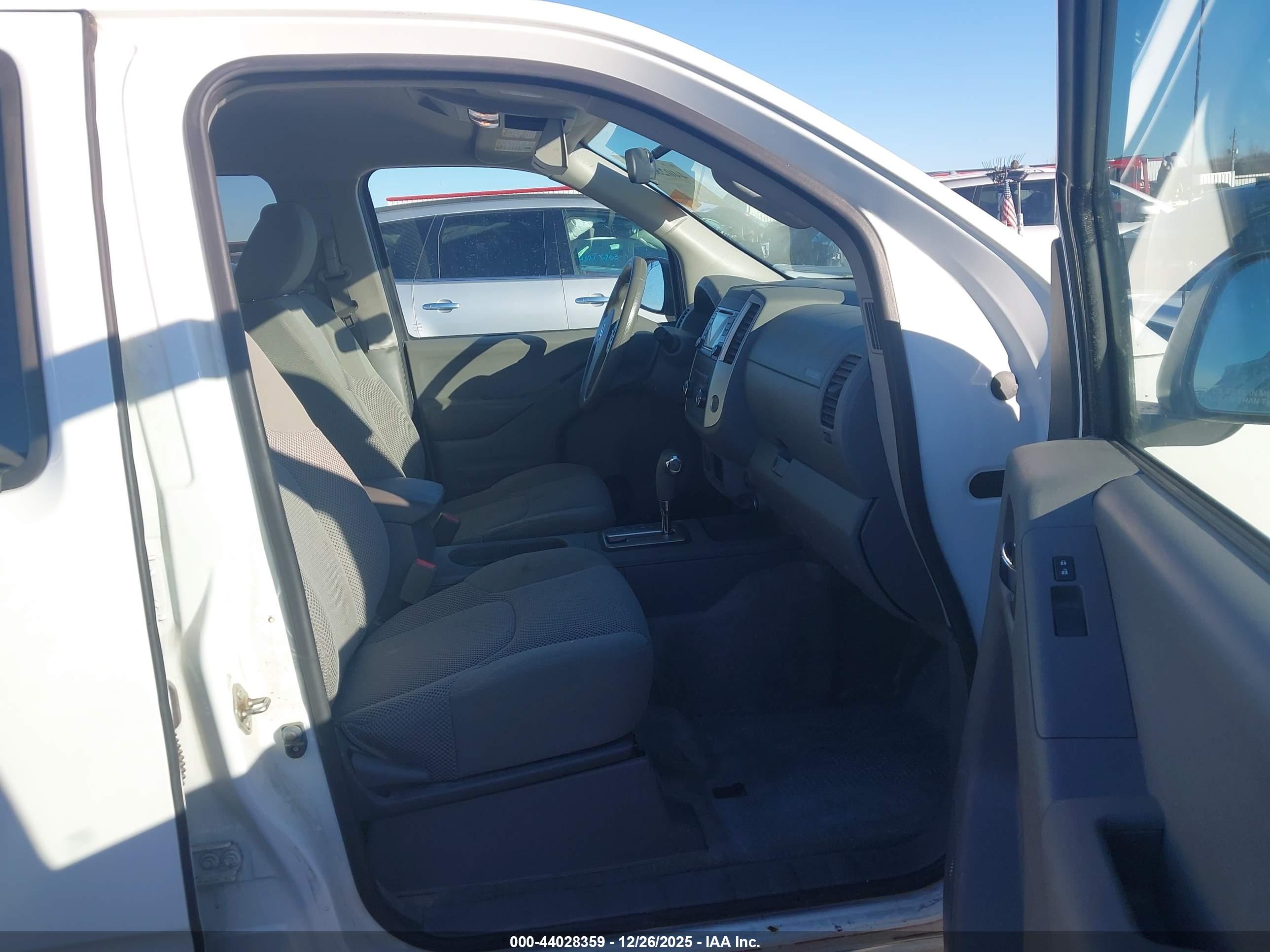 NISSAN FRONTIER image 5