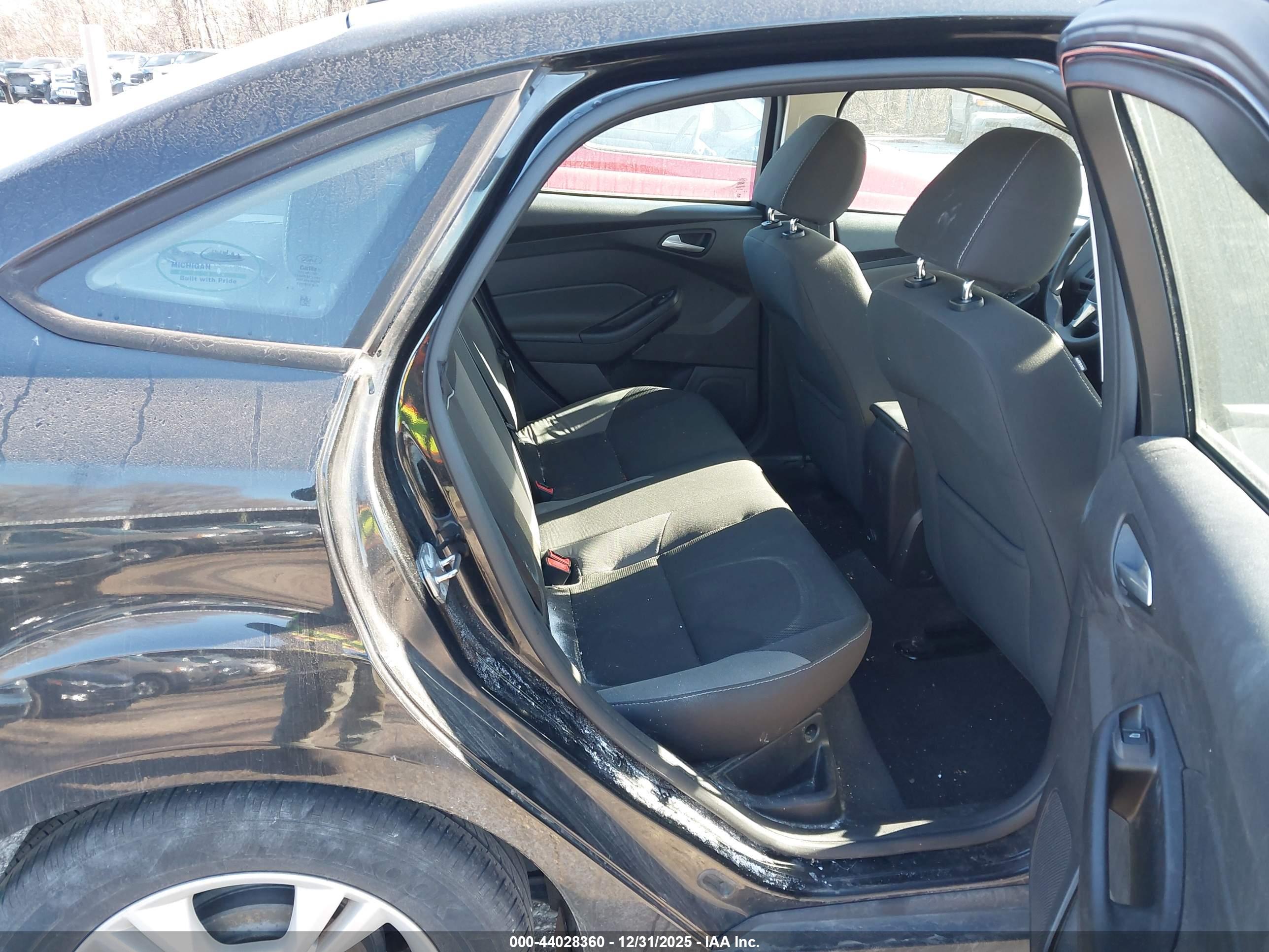 FORD FOCUS image 8