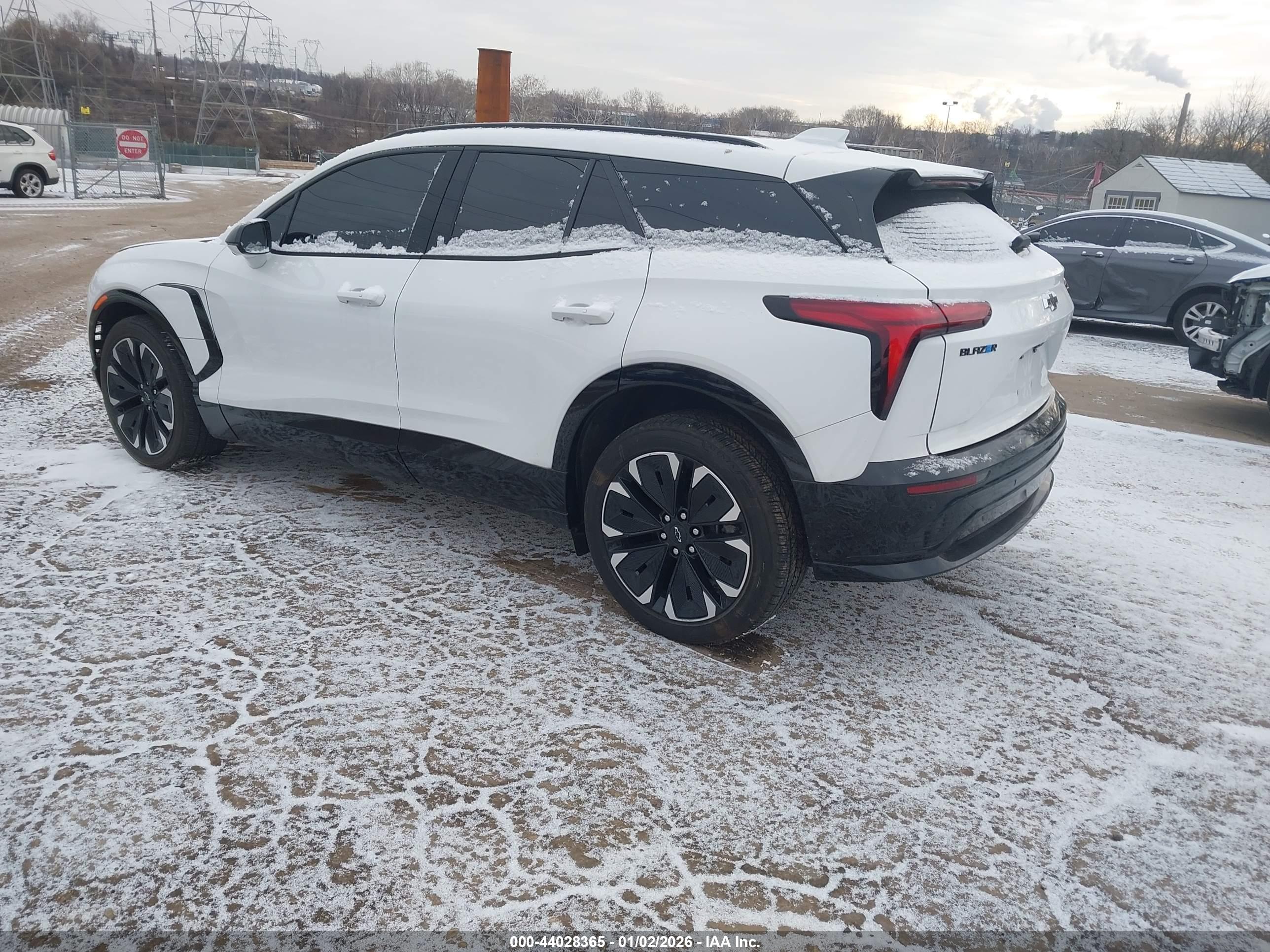 CHEVROLET BLAZER image 3