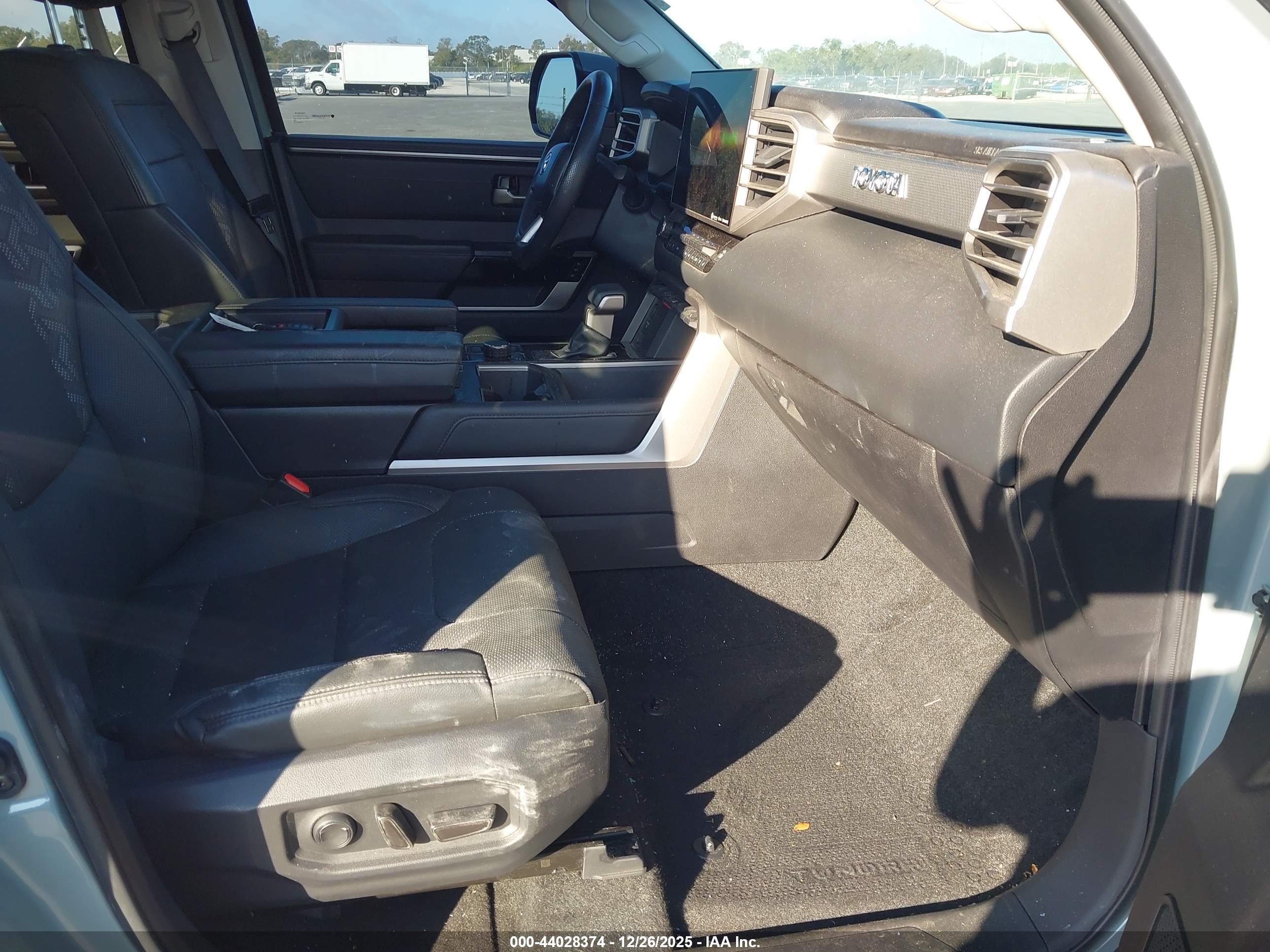 TOYOTA TUNDRA image 5