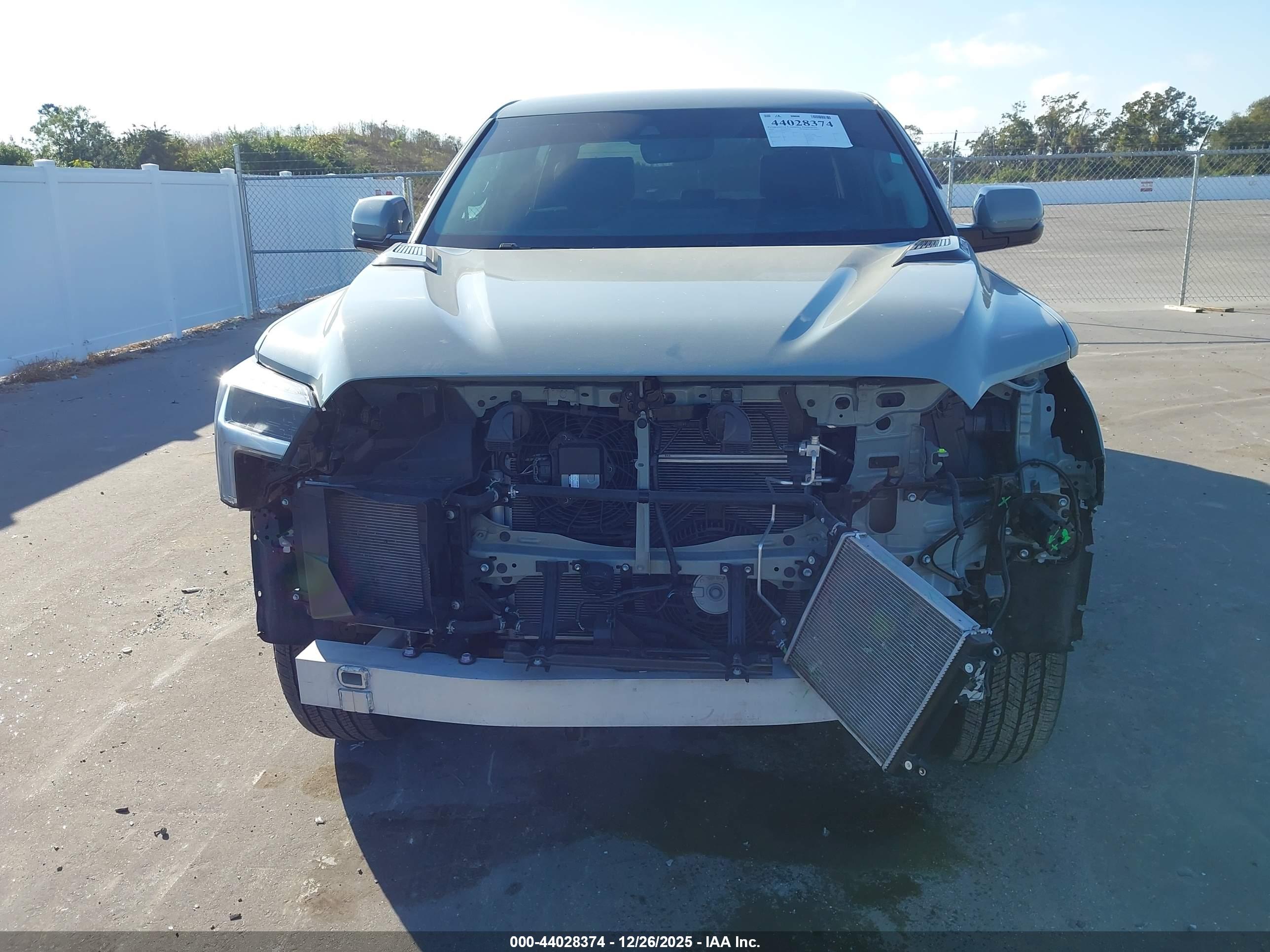 TOYOTA TUNDRA image 6