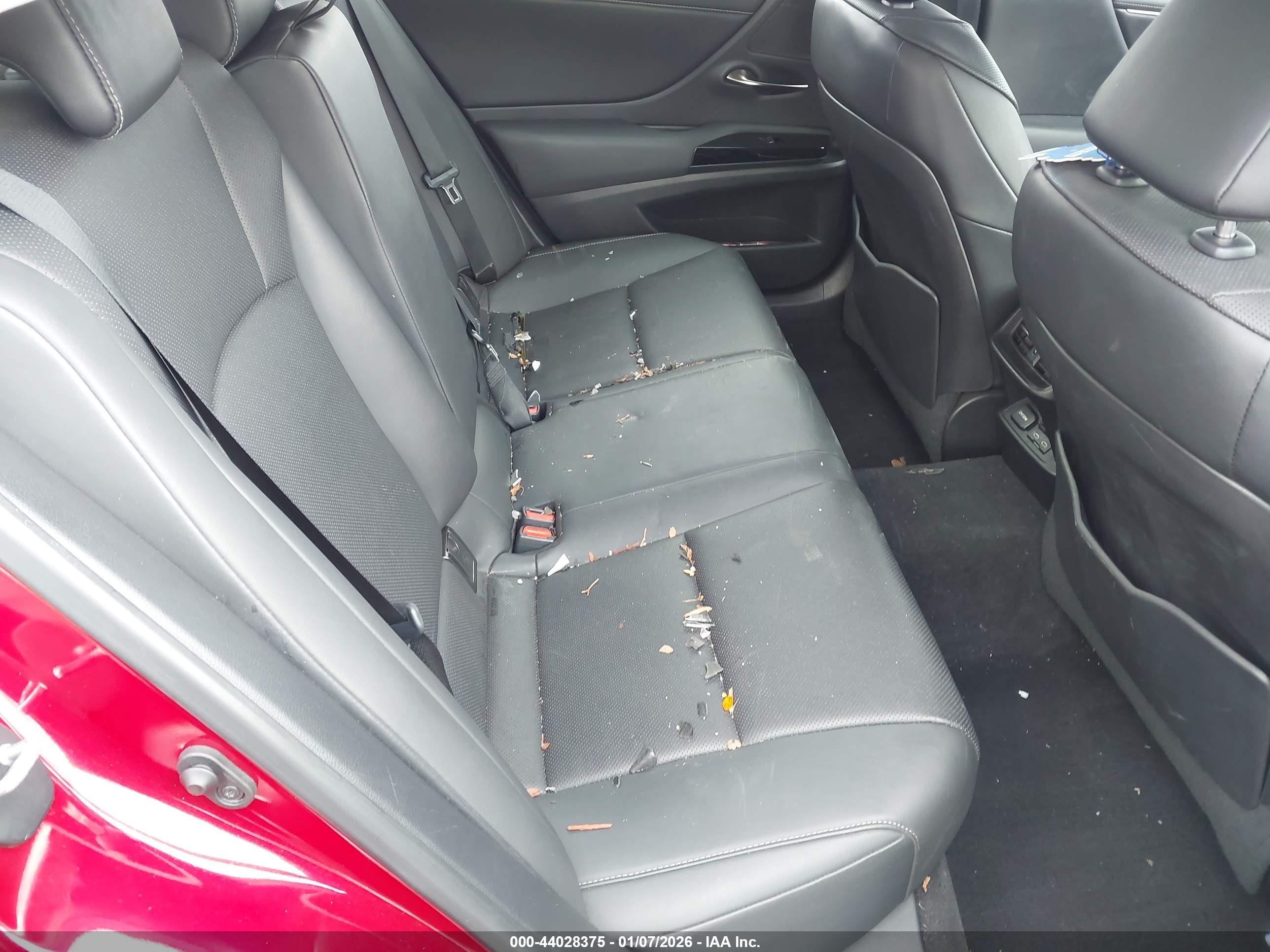 LEXUS ES image 8