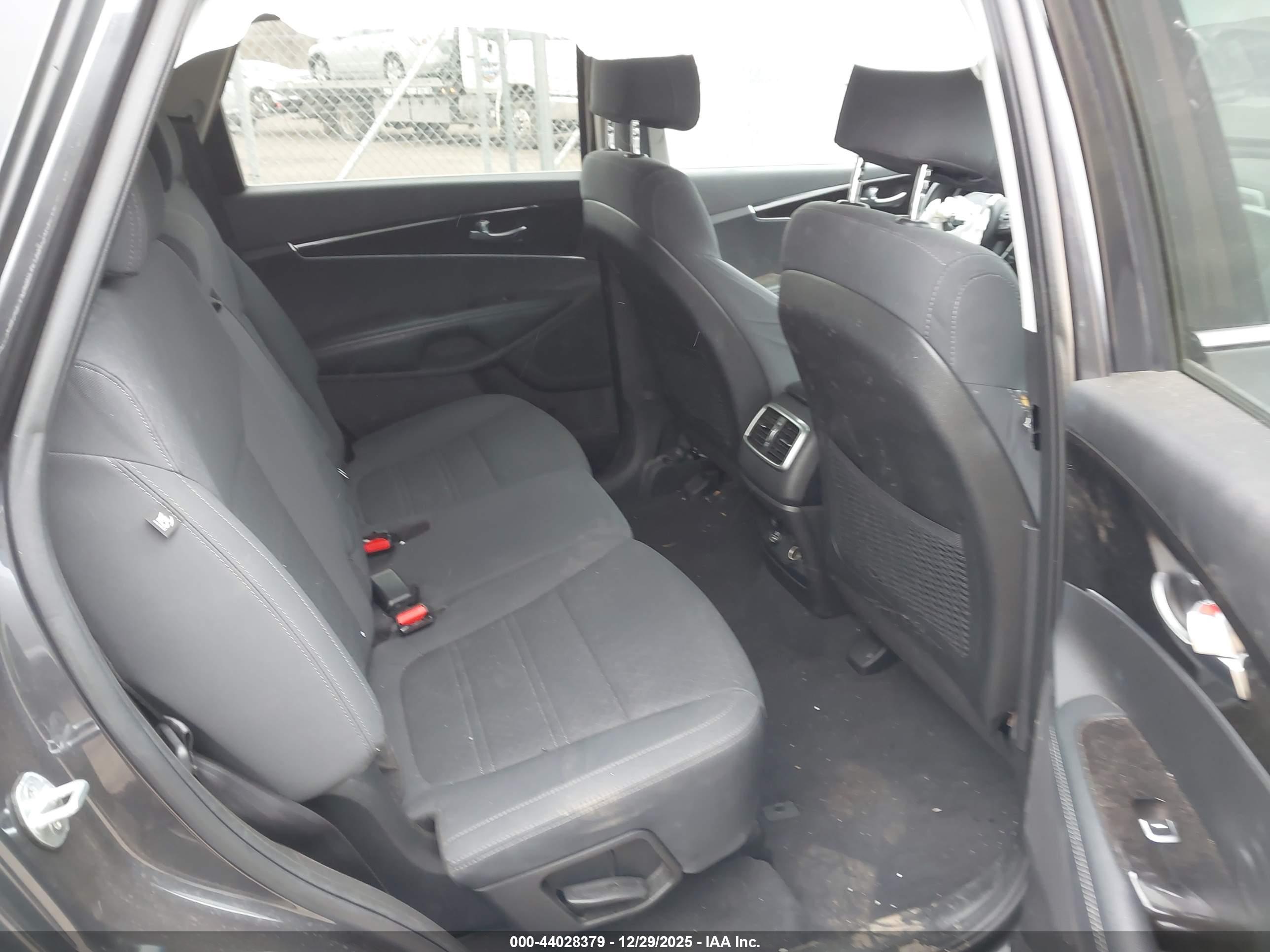 KIA SORENTO image 8