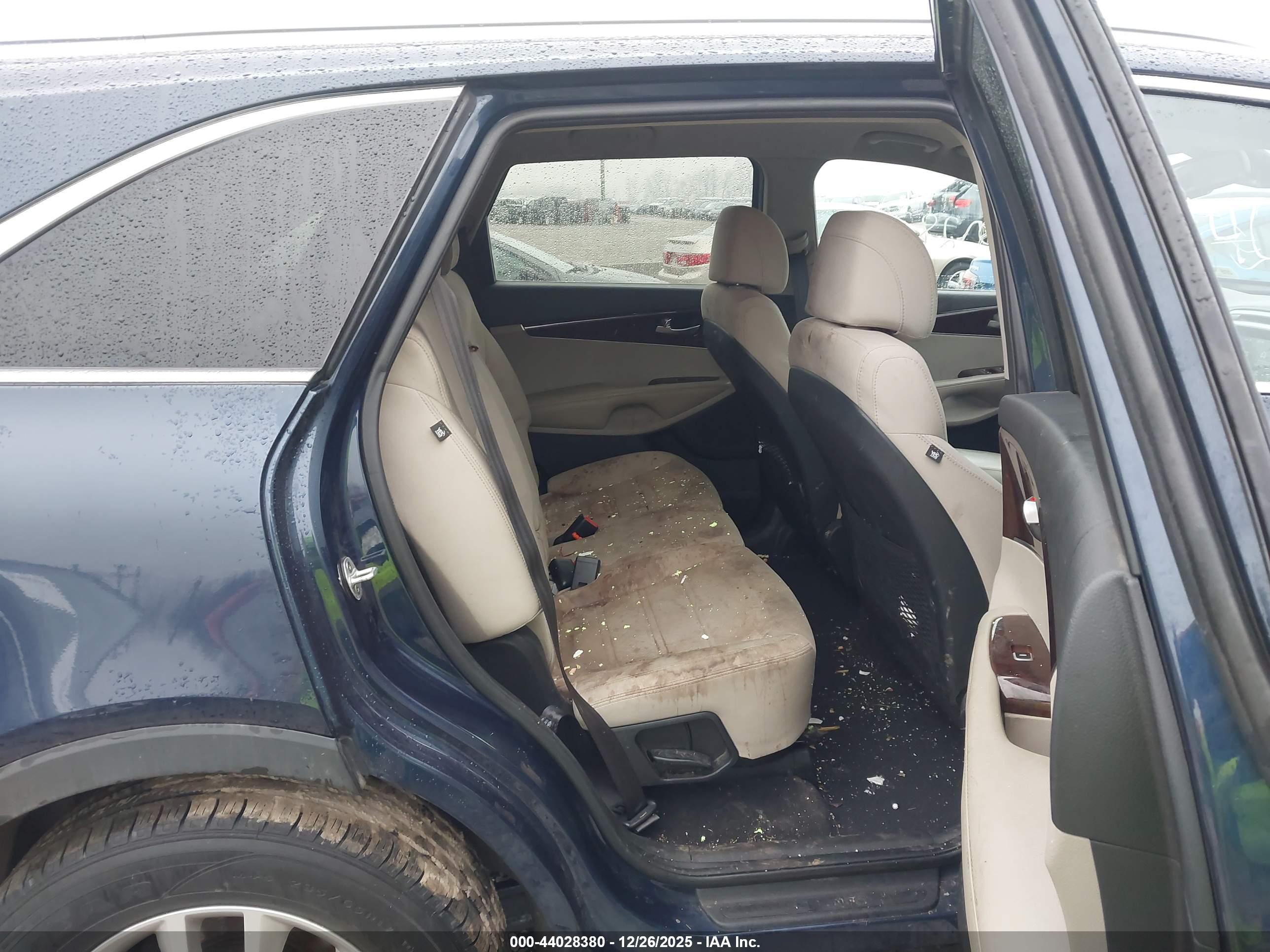 KIA SORENTO image 8