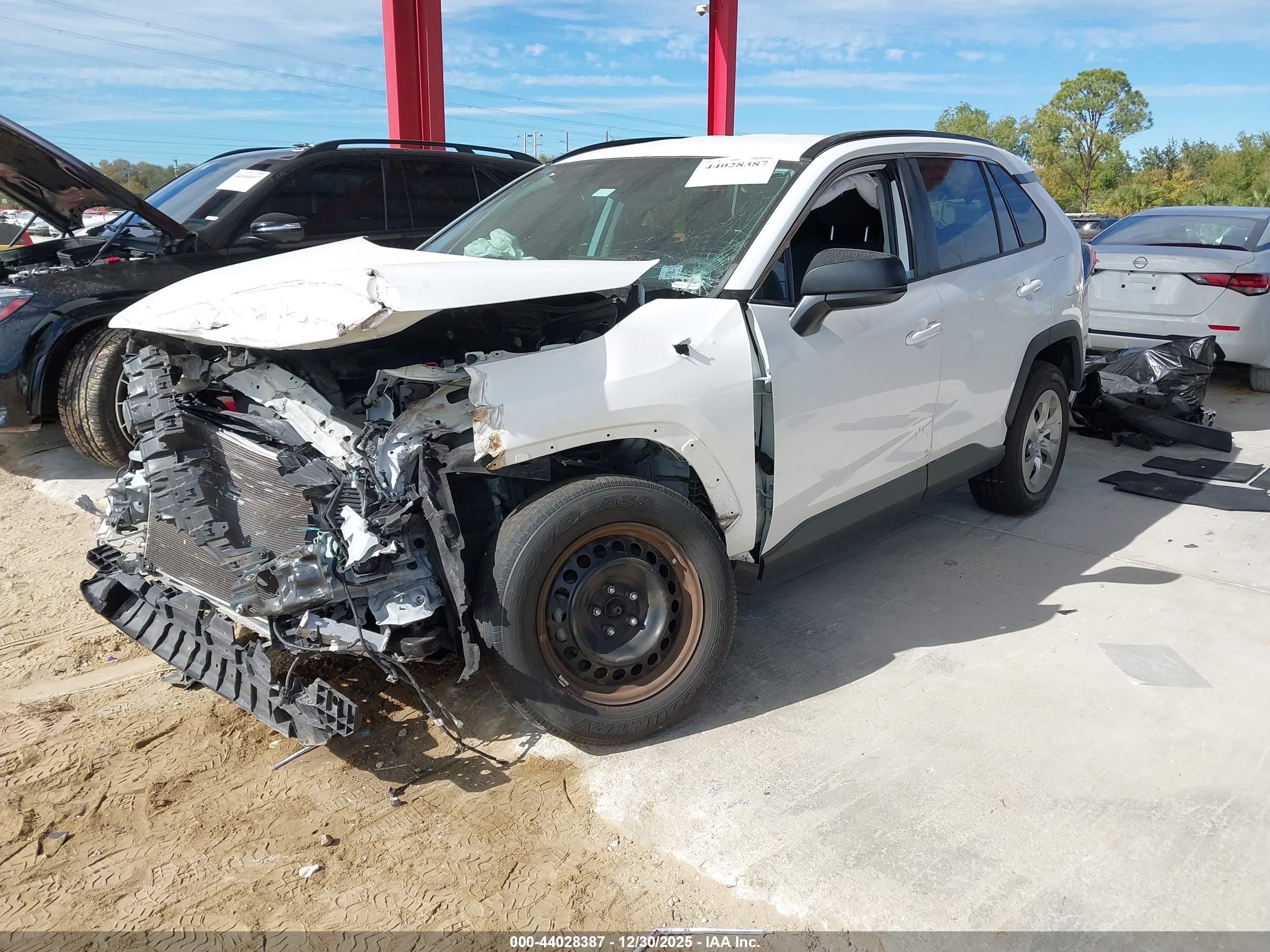 TOYOTA RAV4 image 2