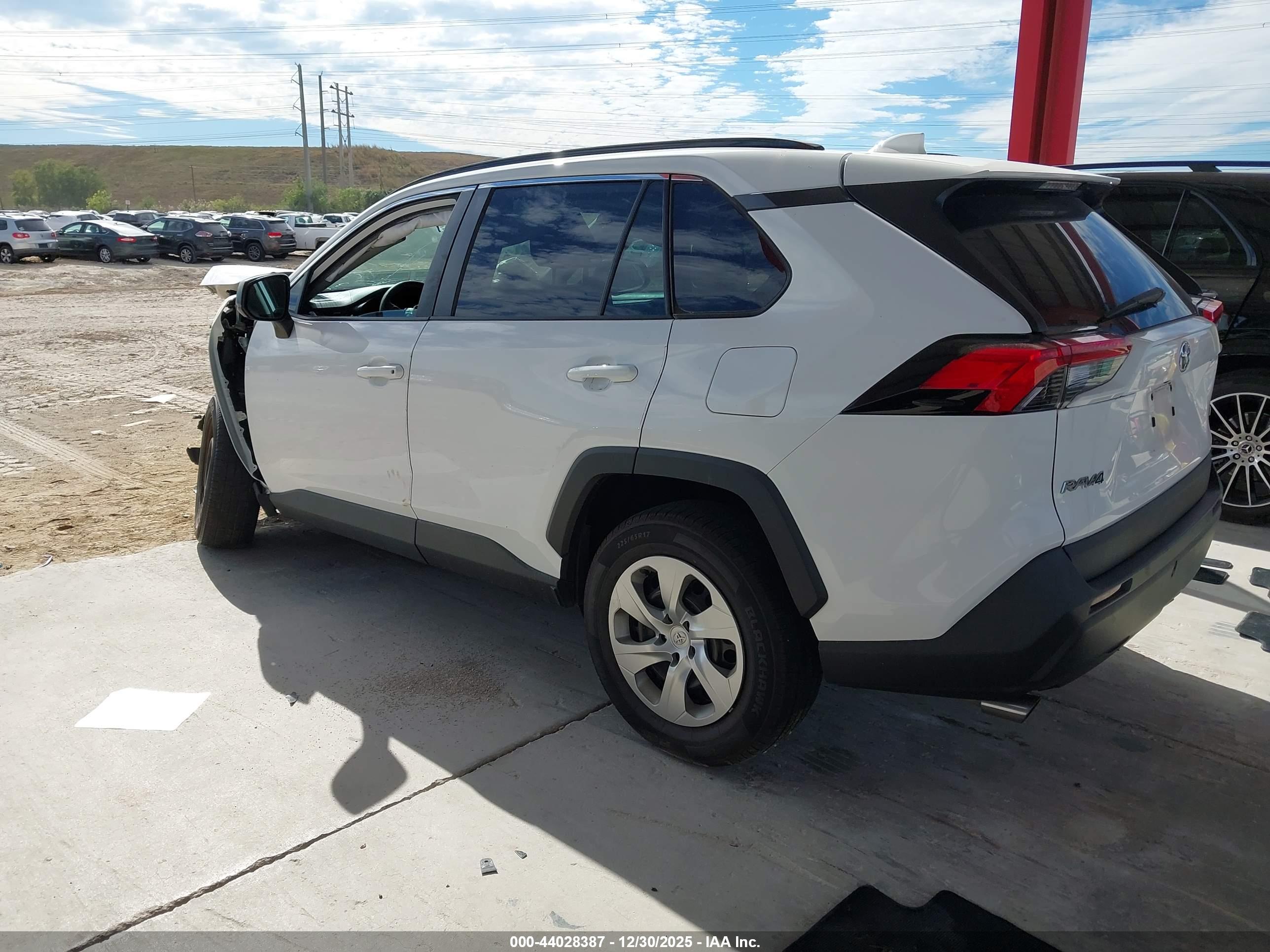 TOYOTA RAV4 image 3