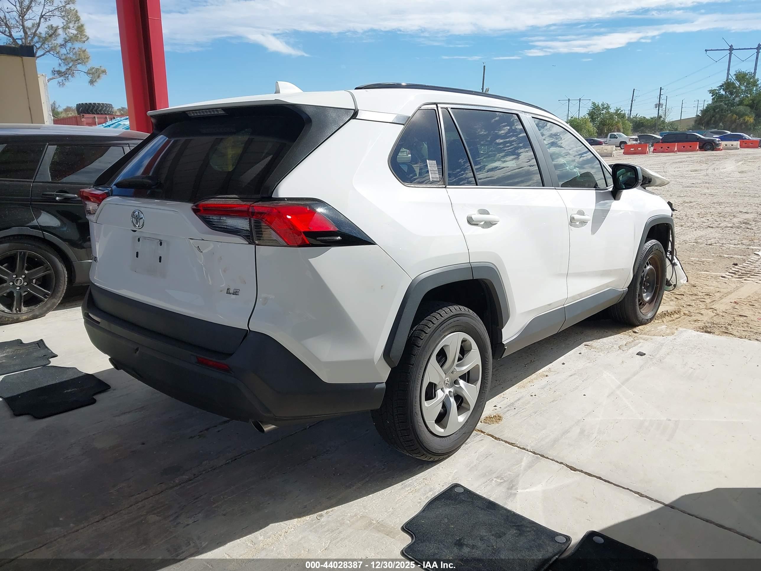 TOYOTA RAV4 image 4