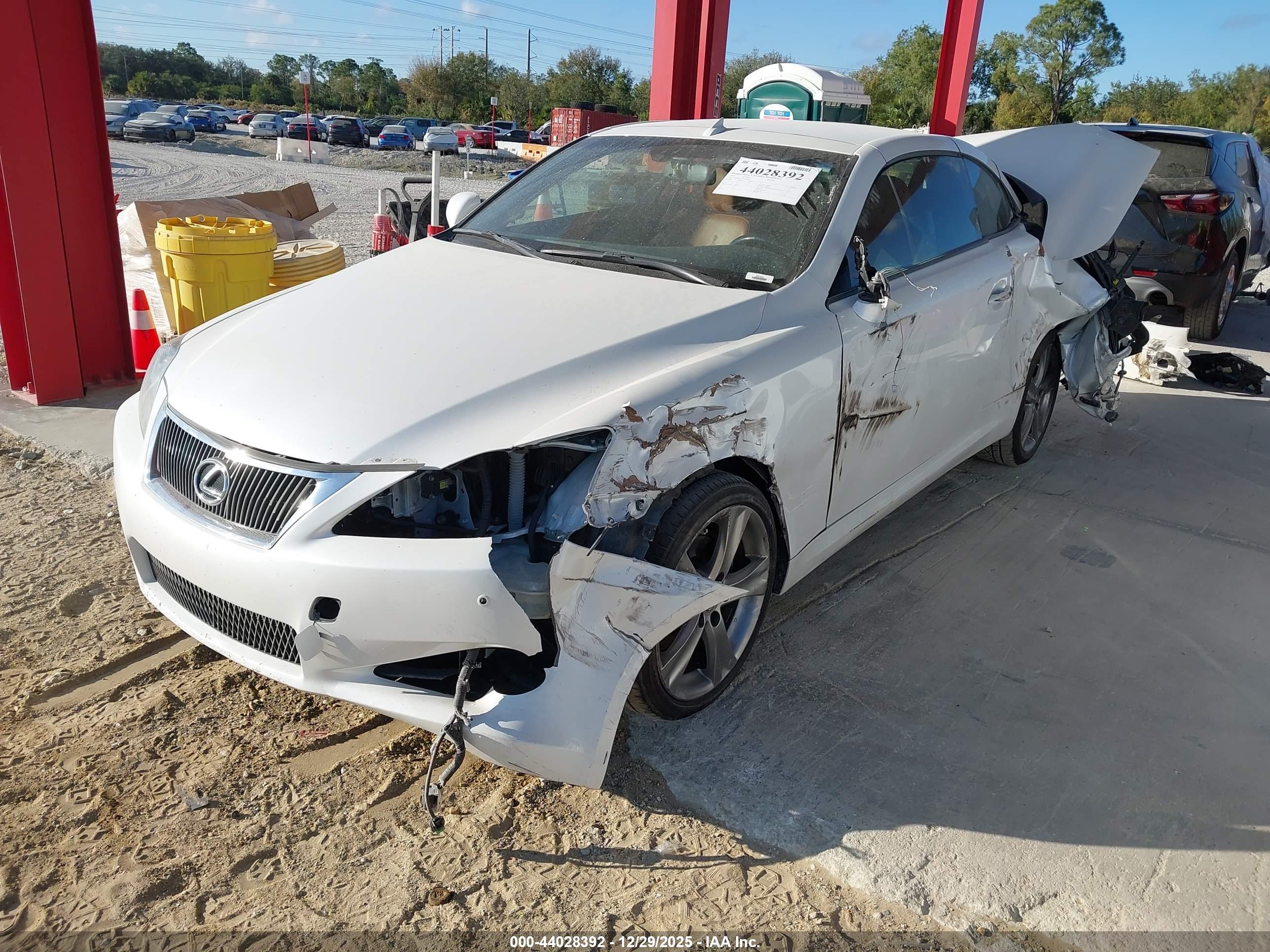 LEXUS IS image 2
