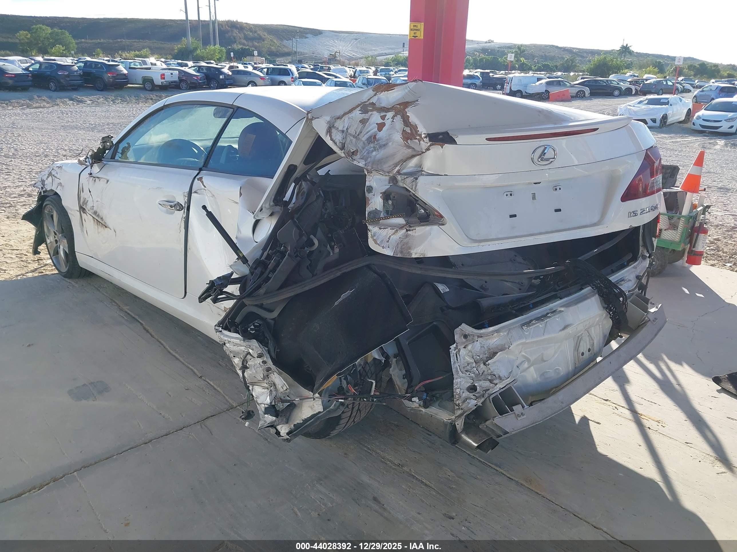 LEXUS IS image 3