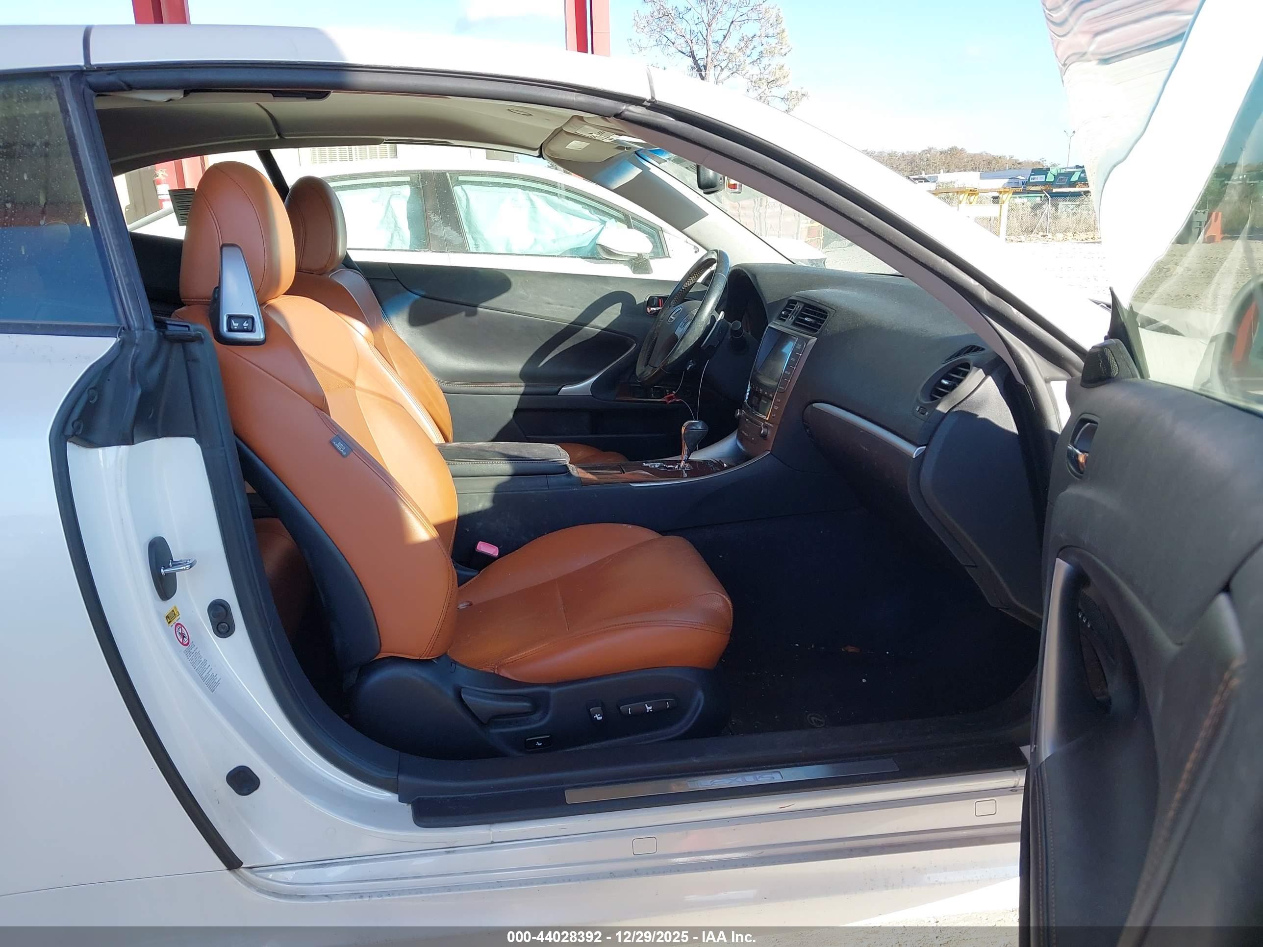 LEXUS IS image 5