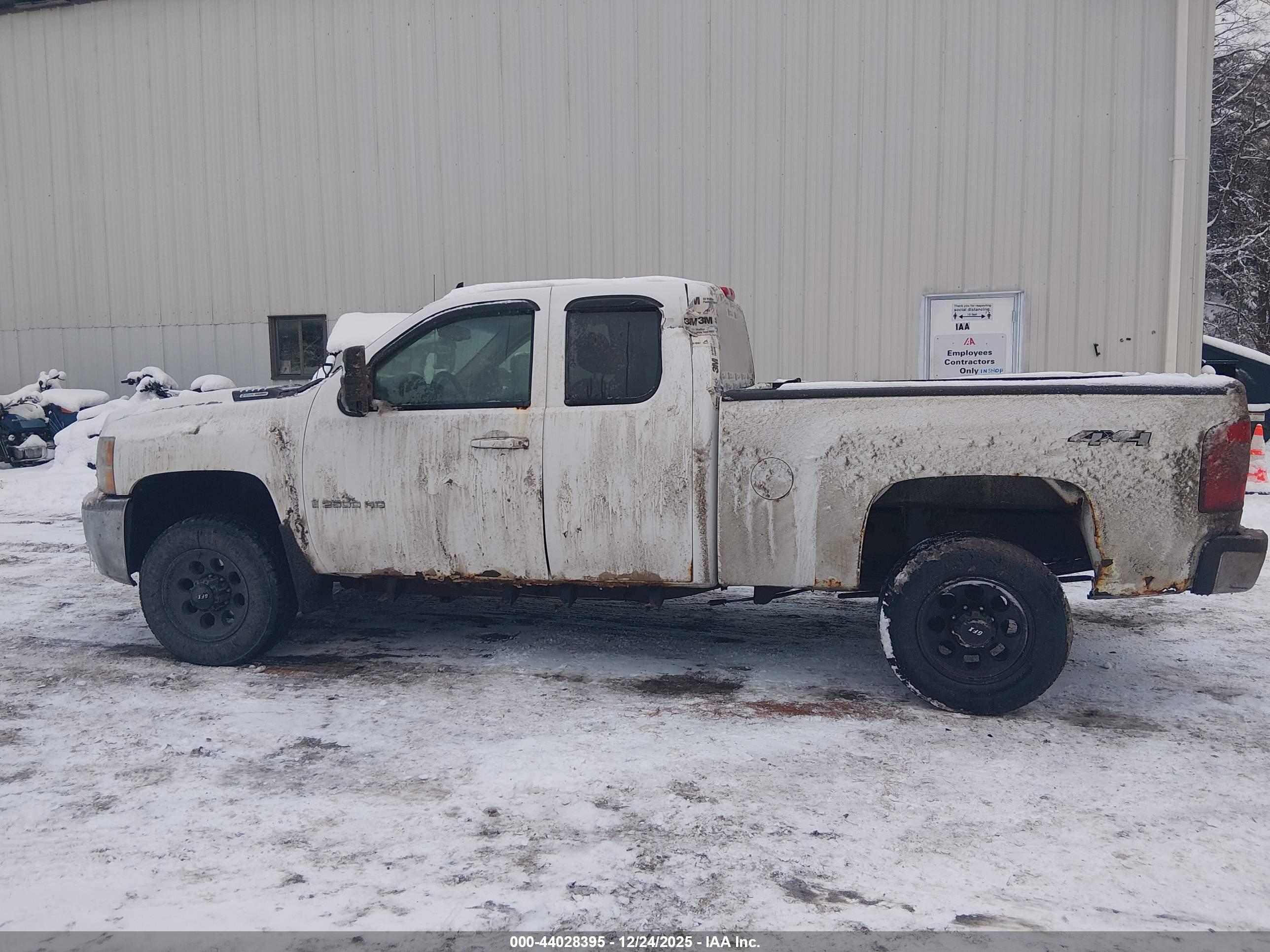 CHEVROLET SILVERADO image 6
