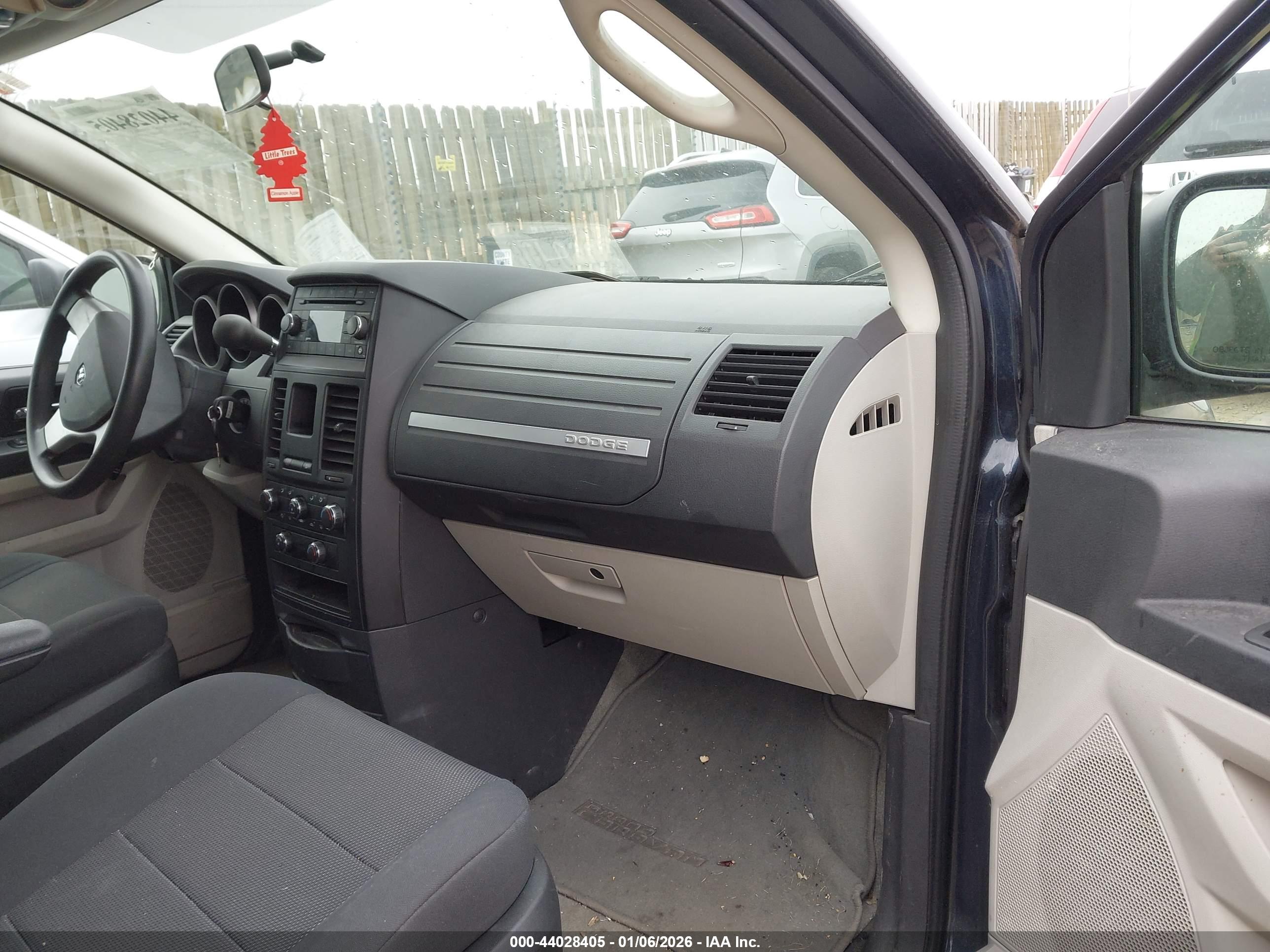 DODGE GRAND image 5
