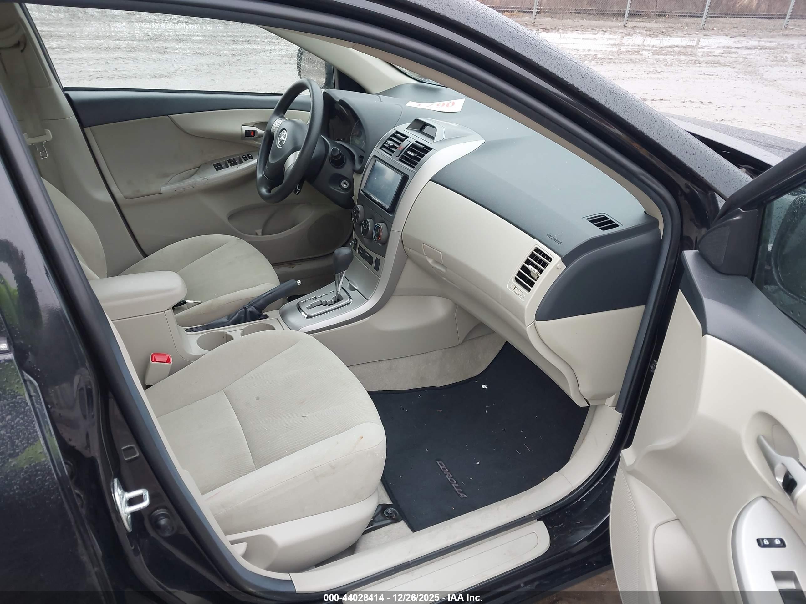 TOYOTA COROLLA image 5