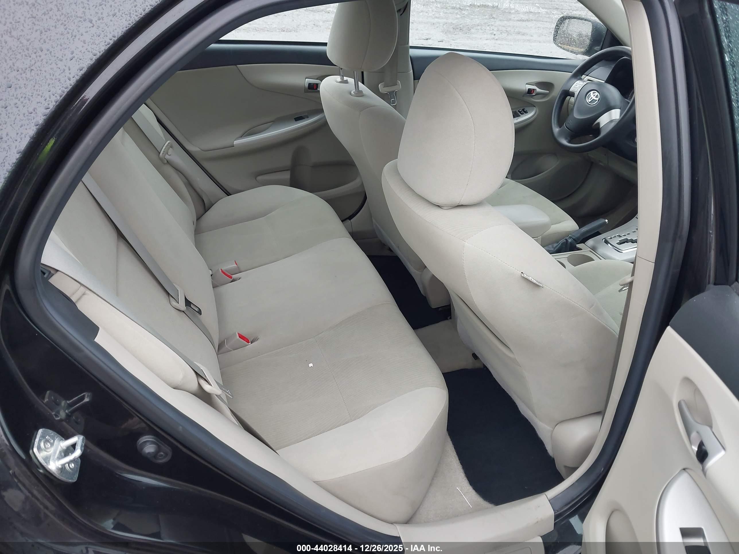 TOYOTA COROLLA image 8