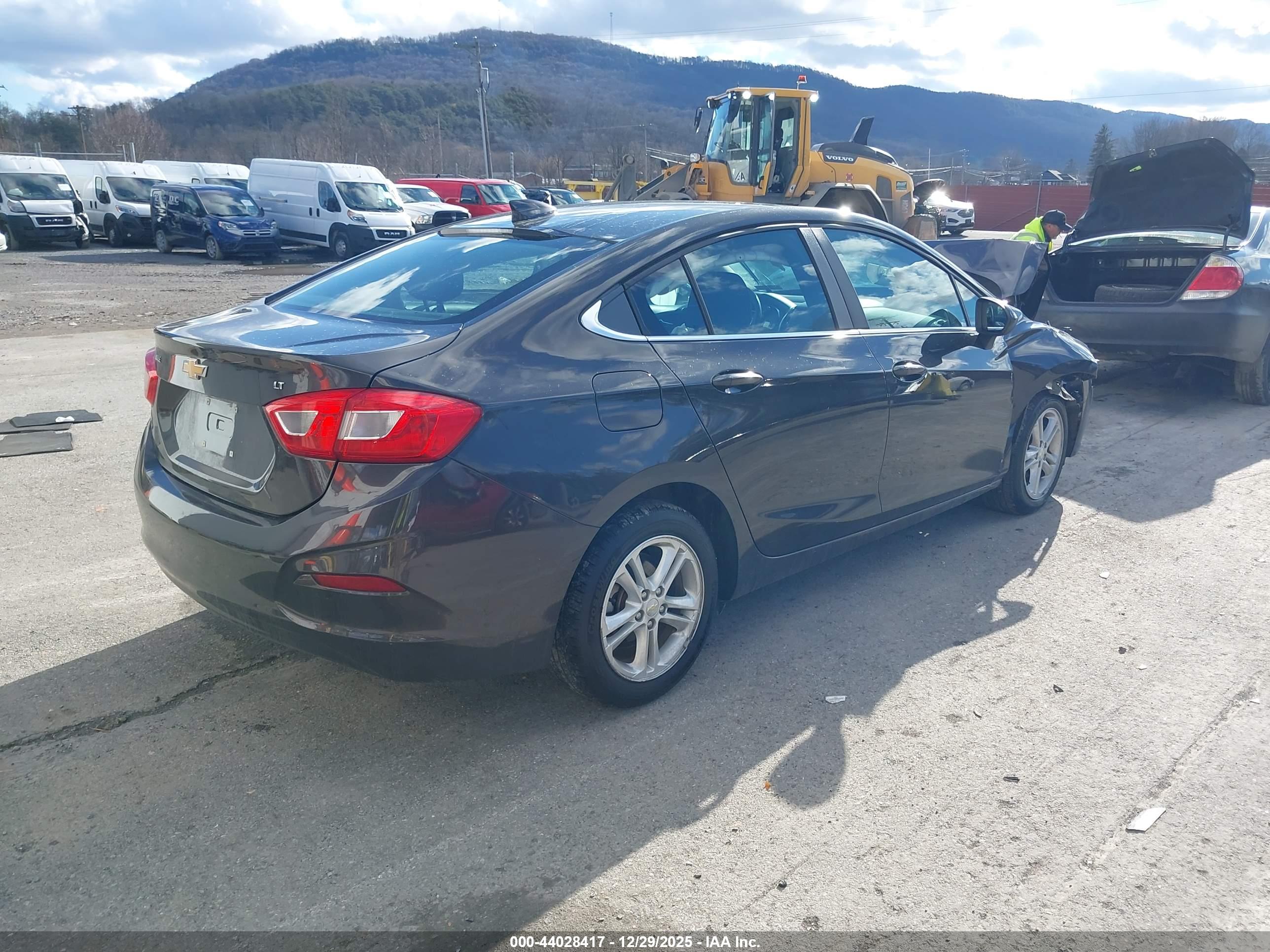 CHEVROLET CRUZE image 4