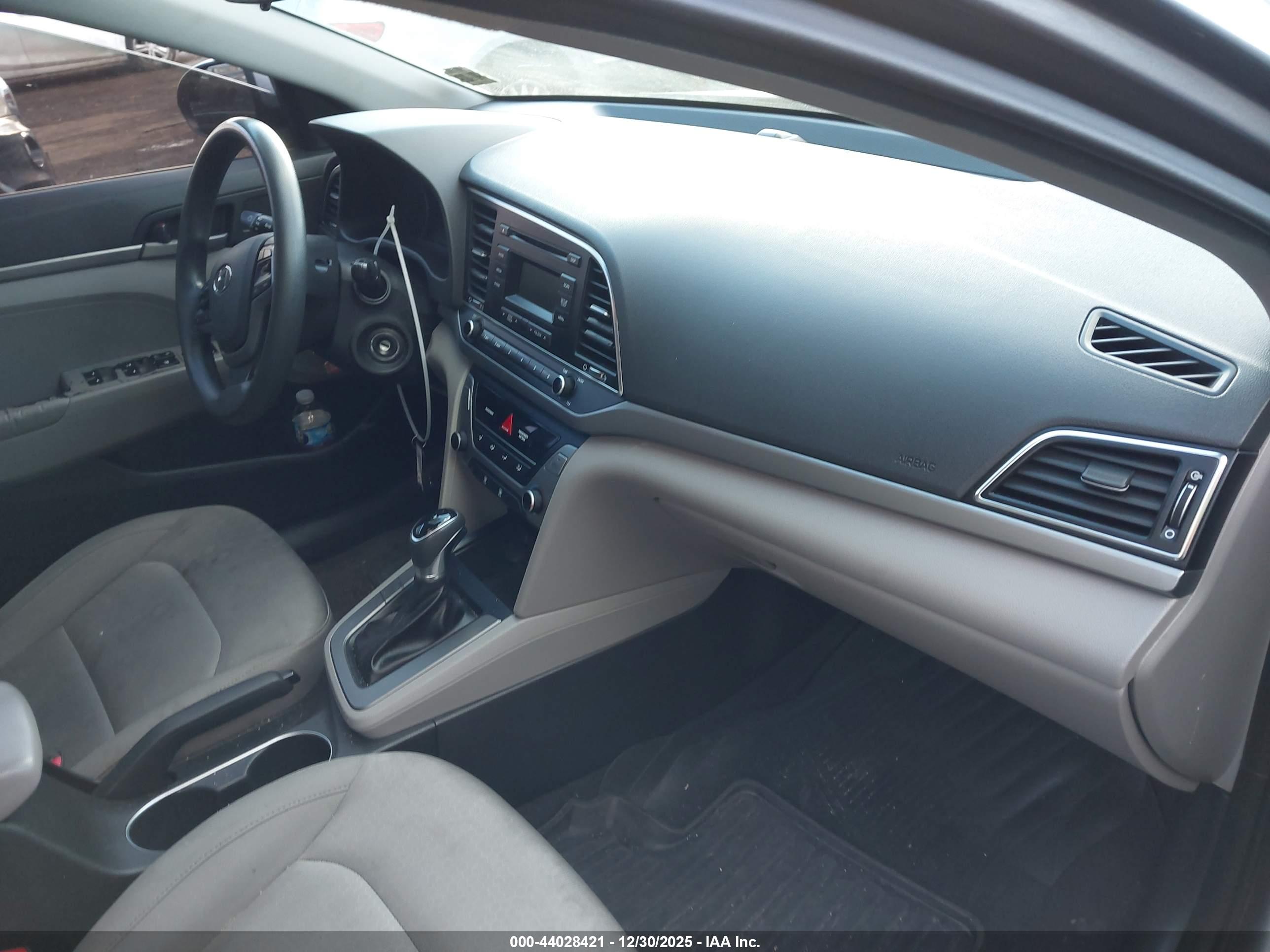 HYUNDAI ELANTRA image 5