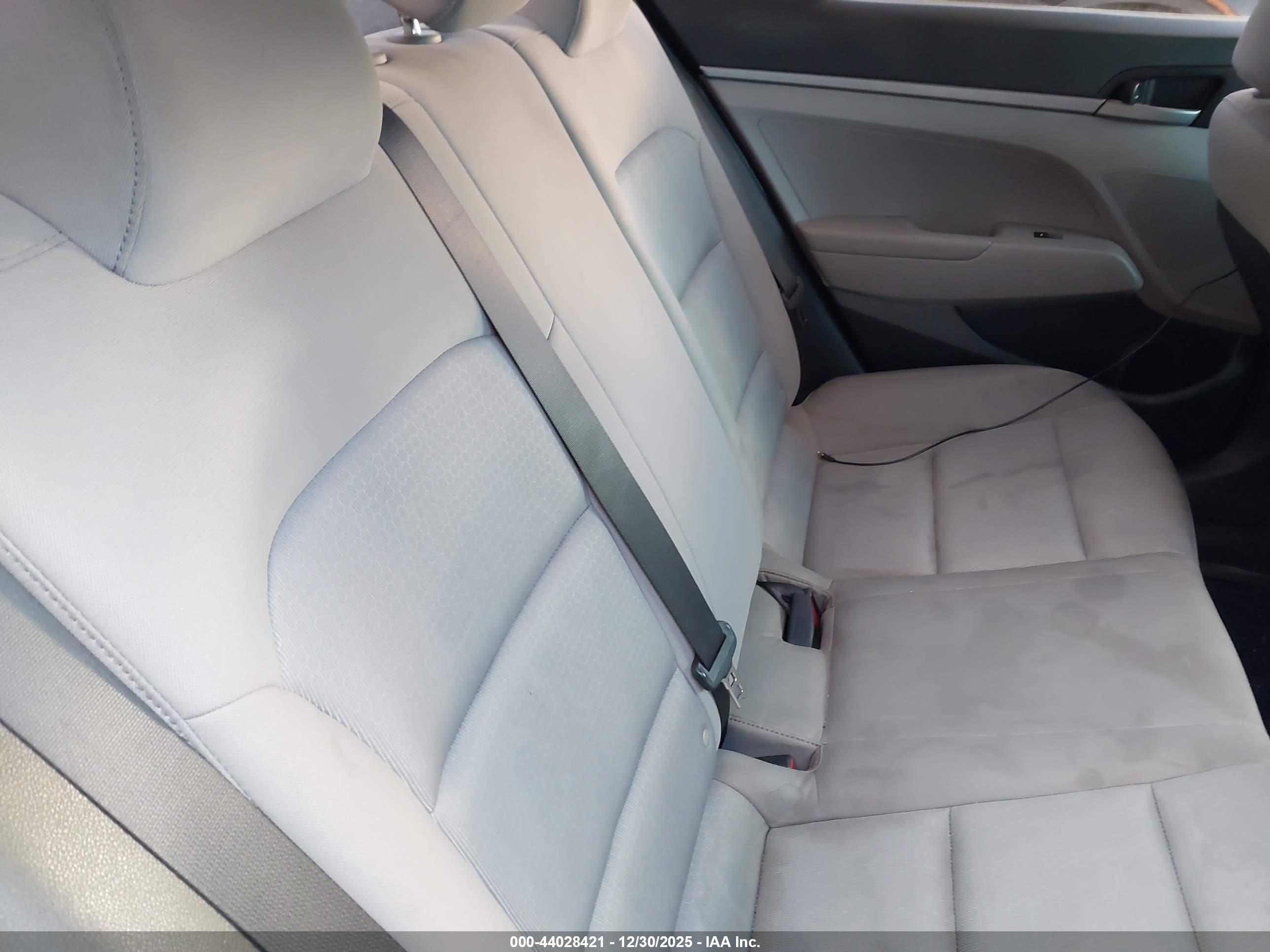 HYUNDAI ELANTRA image 8