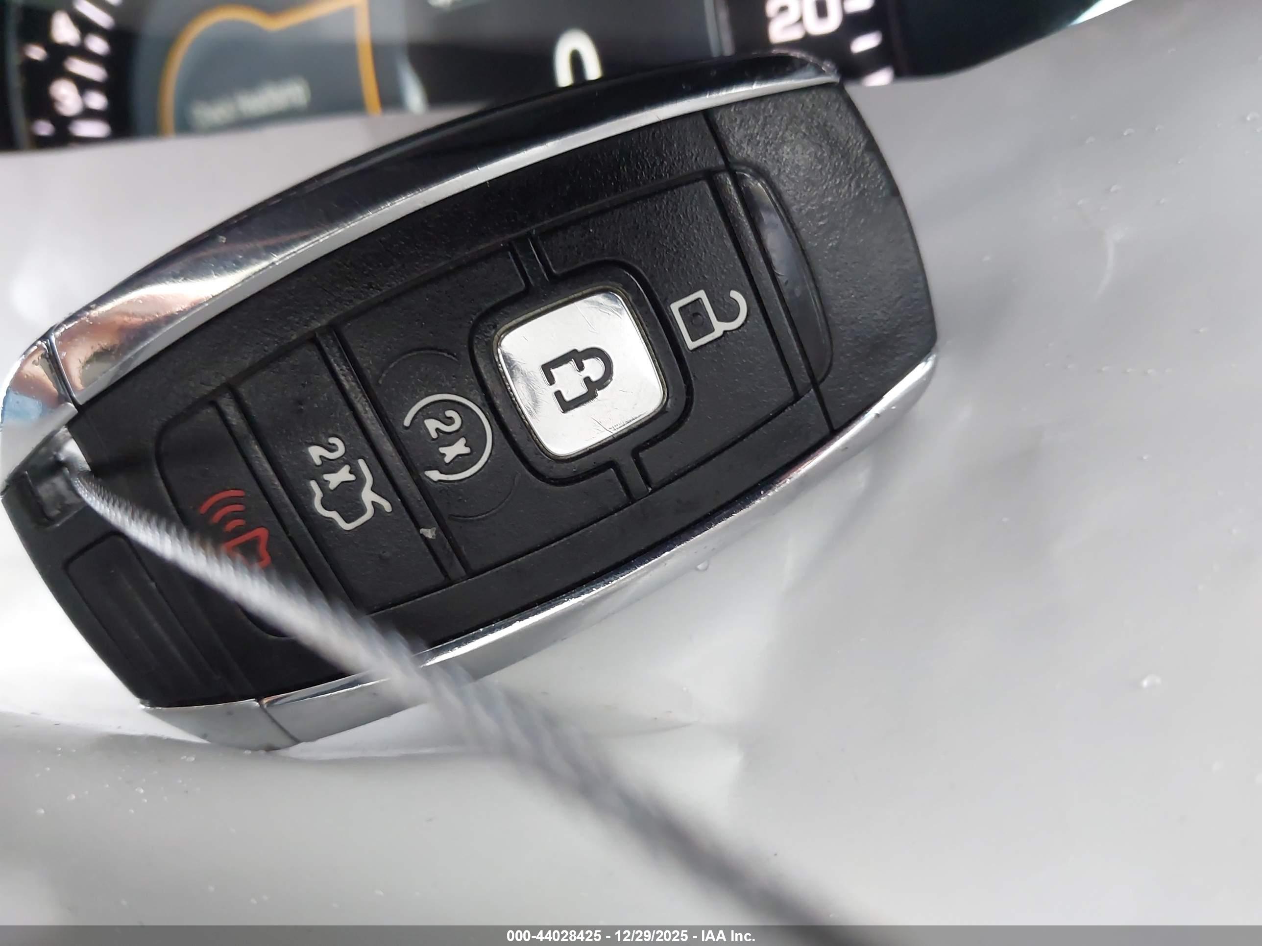 LINCOLN MKZ image 11