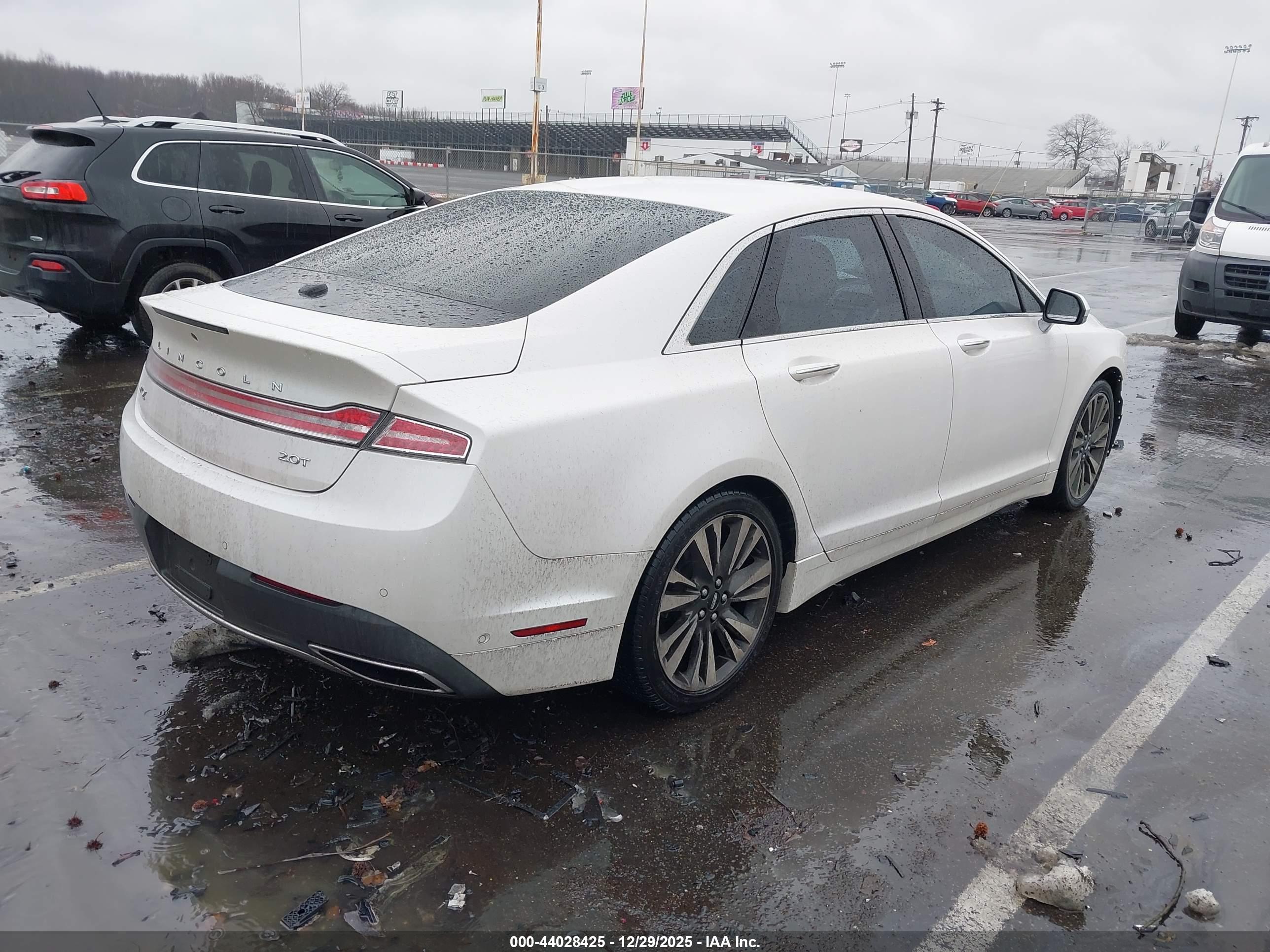 LINCOLN MKZ image 4
