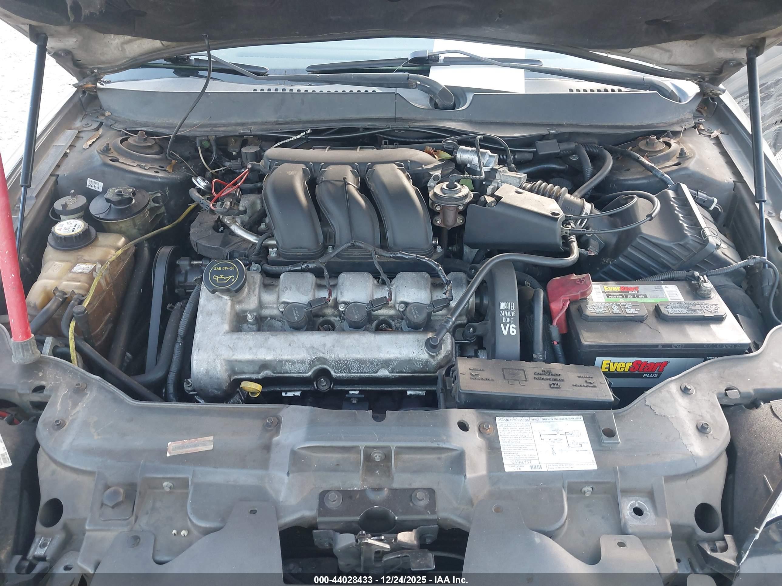 FORD TAURUS image 10