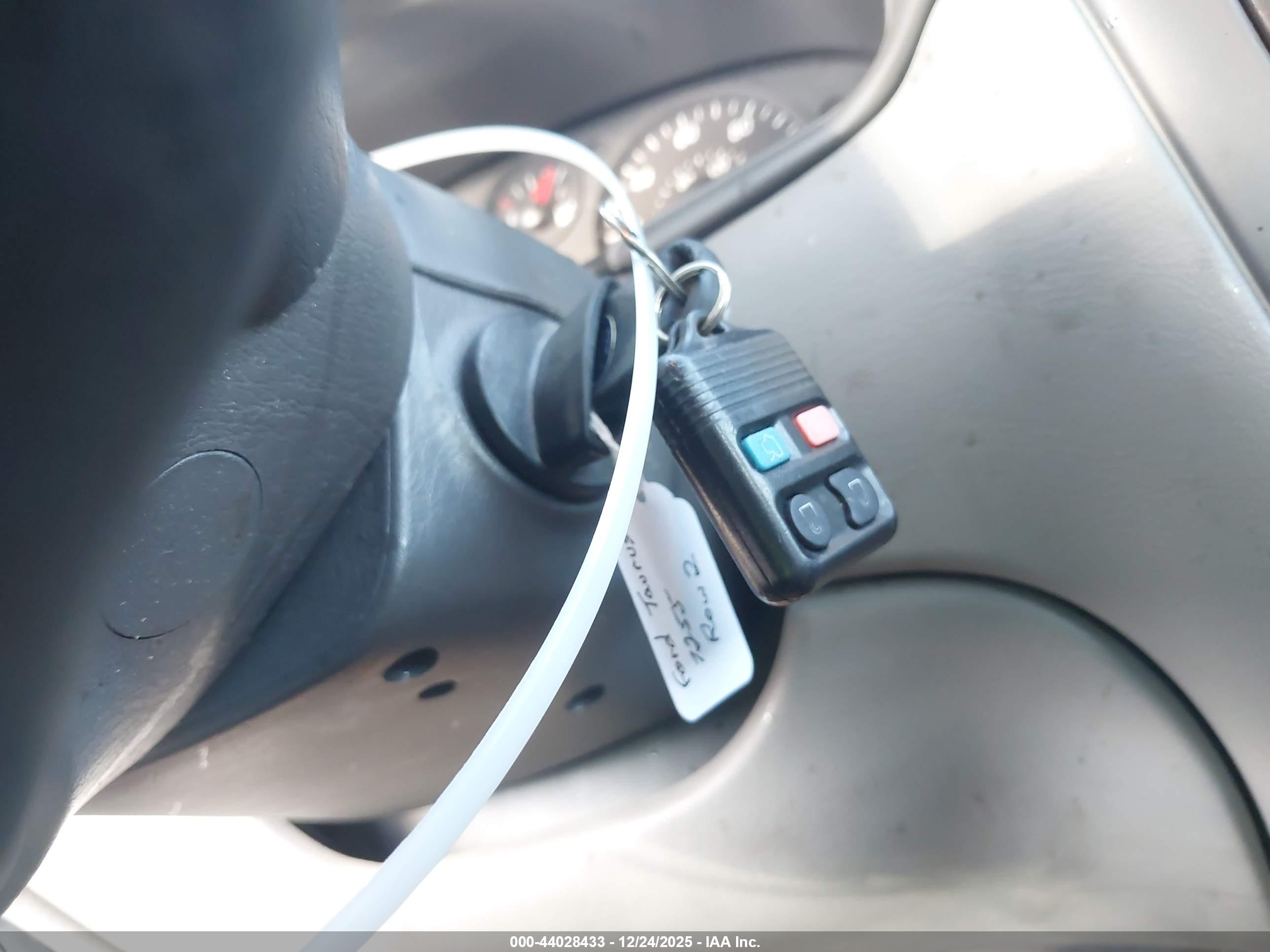 FORD TAURUS image 11