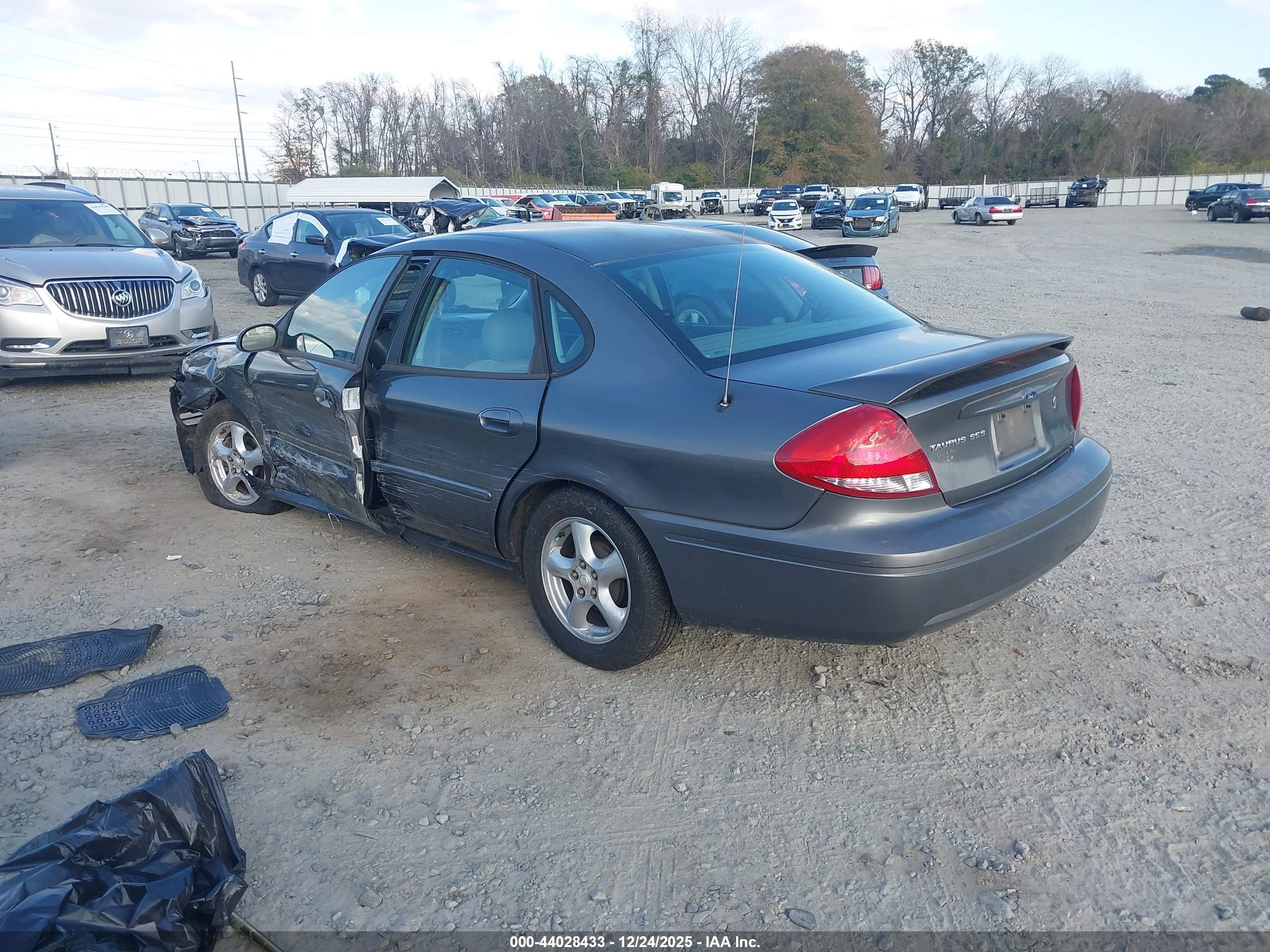FORD TAURUS image 3