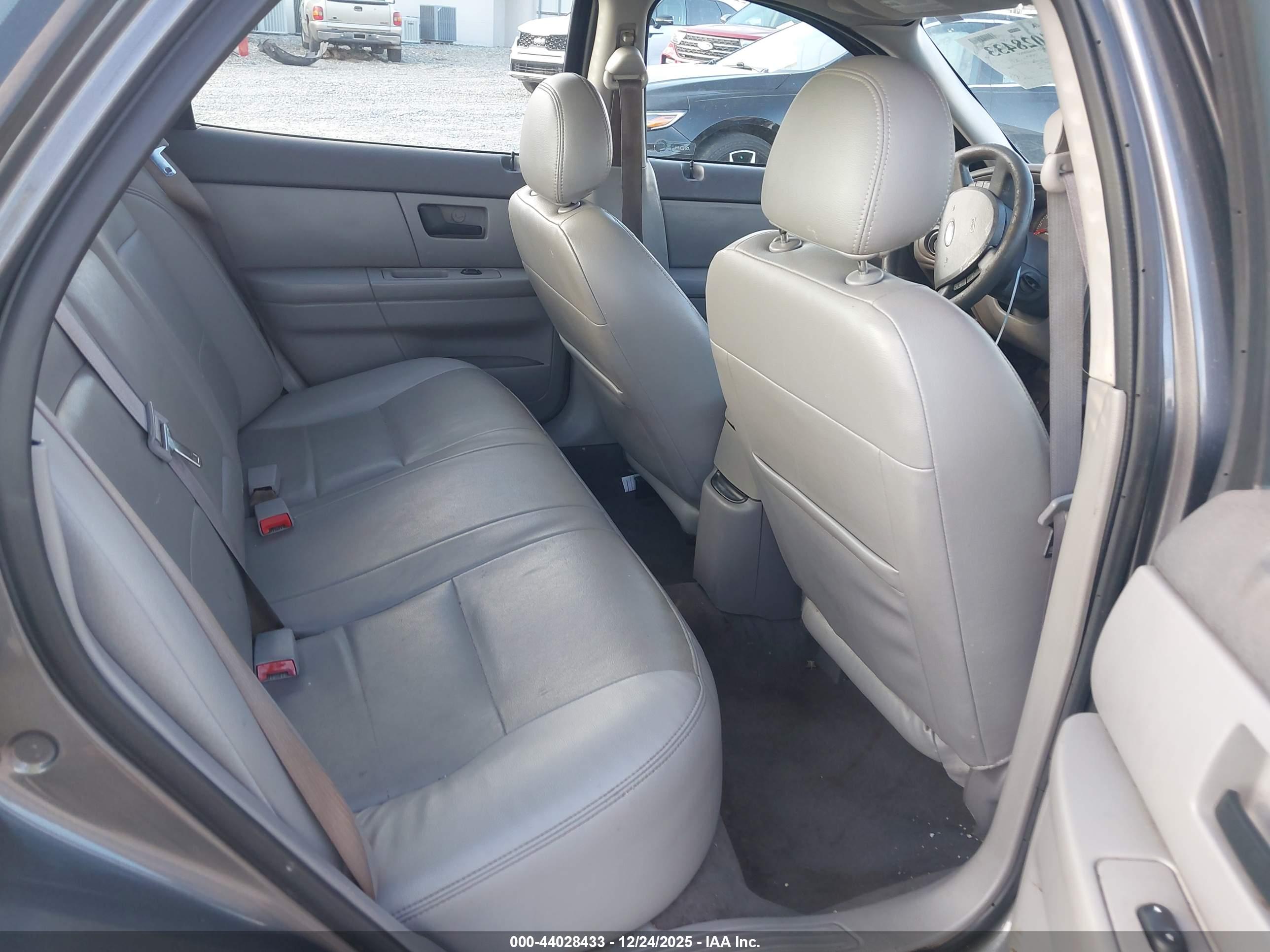 FORD TAURUS image 8