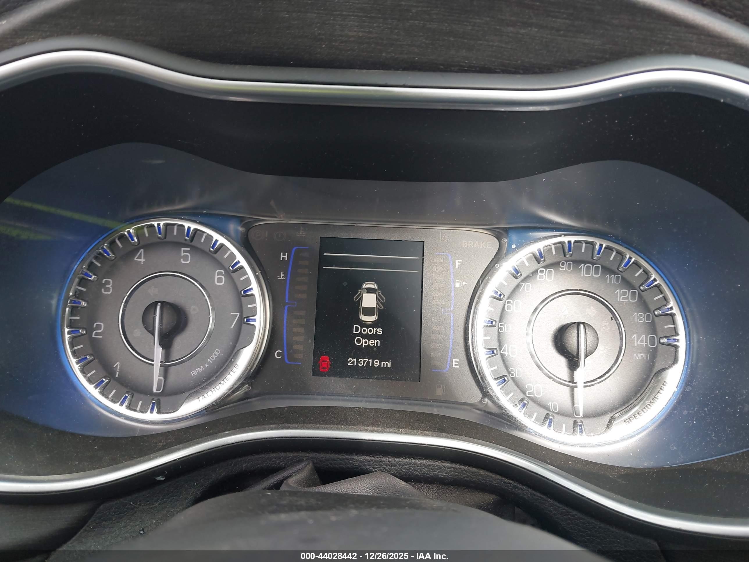 CHRYSLER 200 image 7