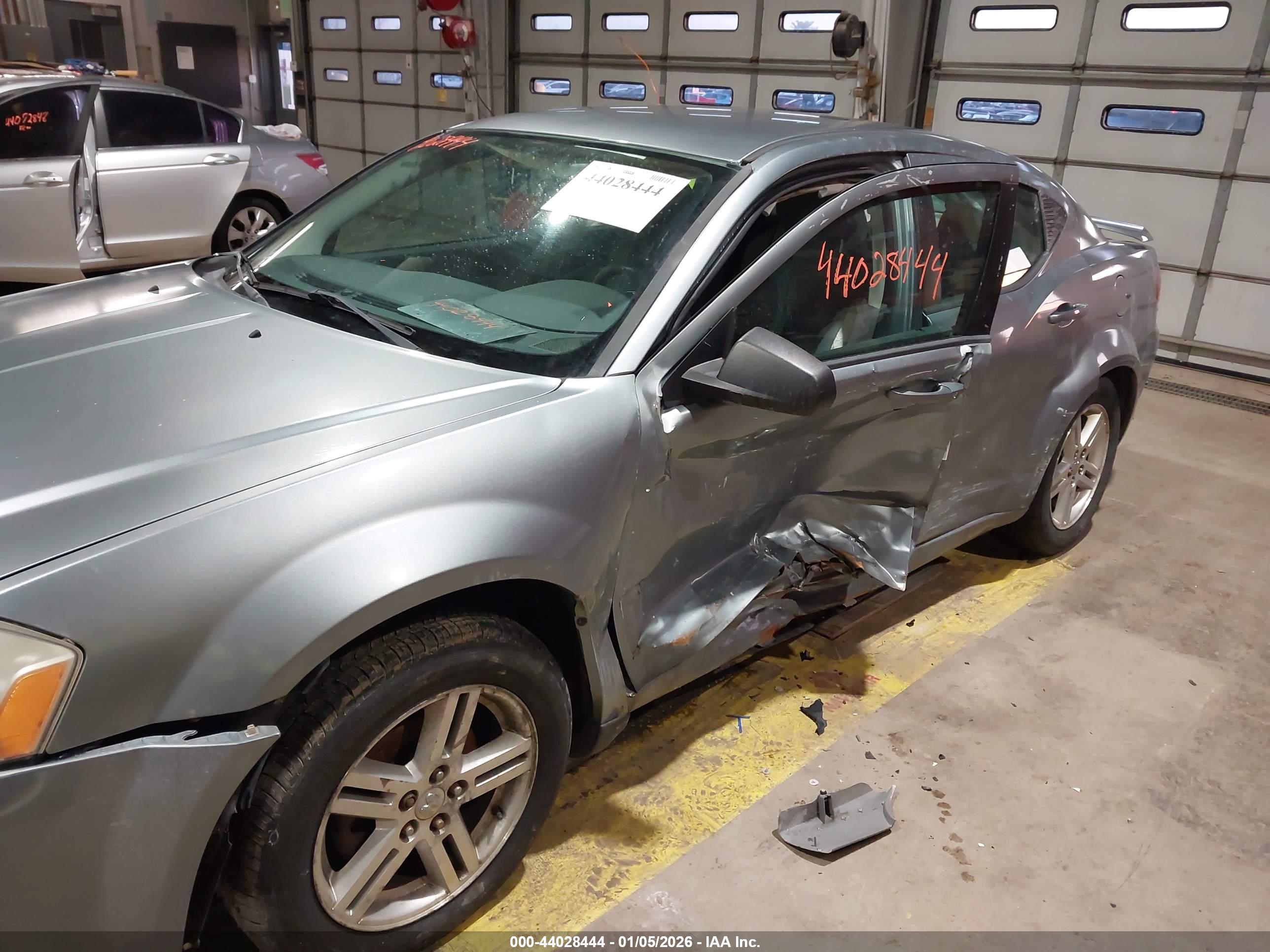 DODGE AVENGER image 6