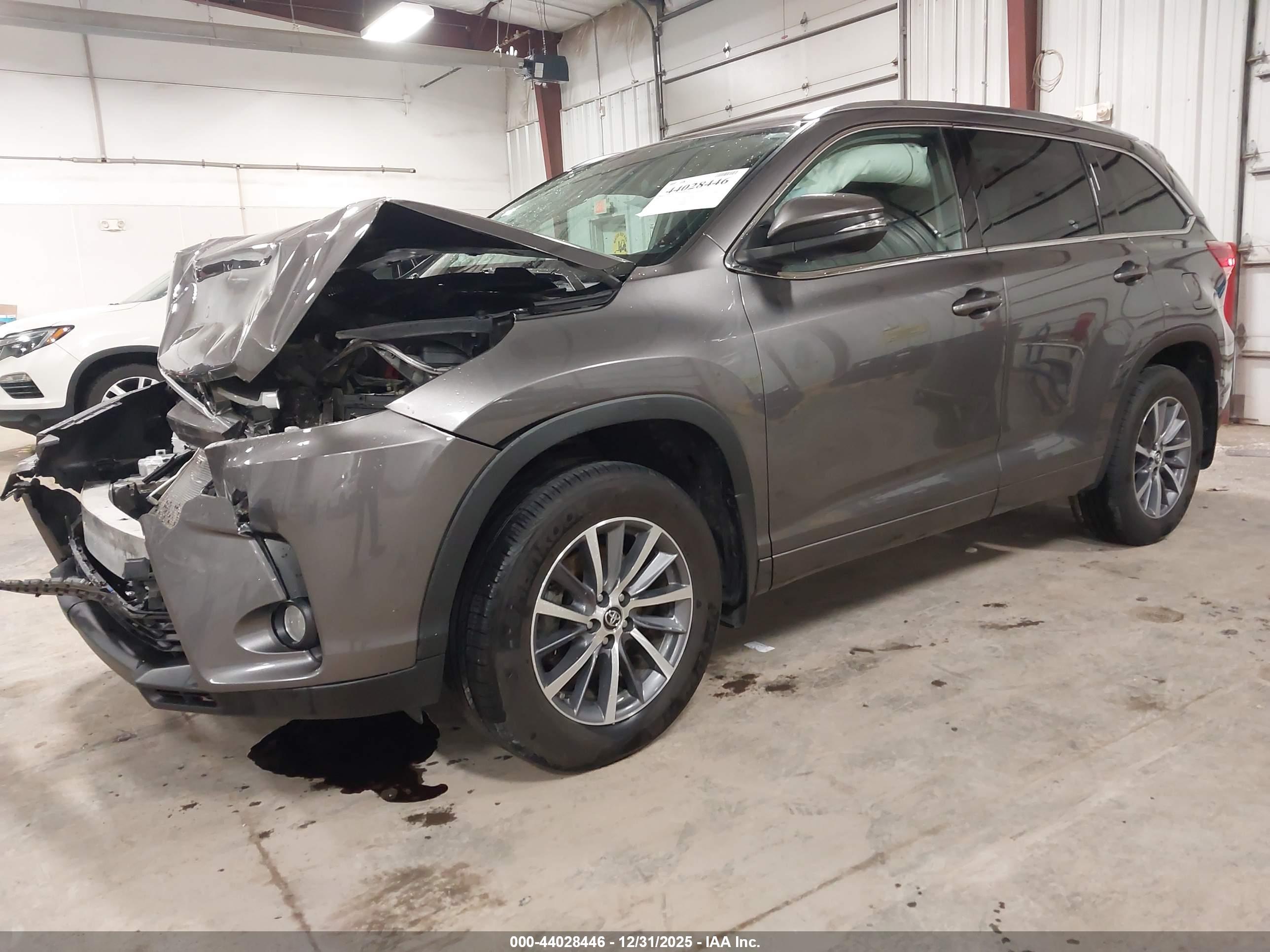 TOYOTA HIGHLANDER image 2