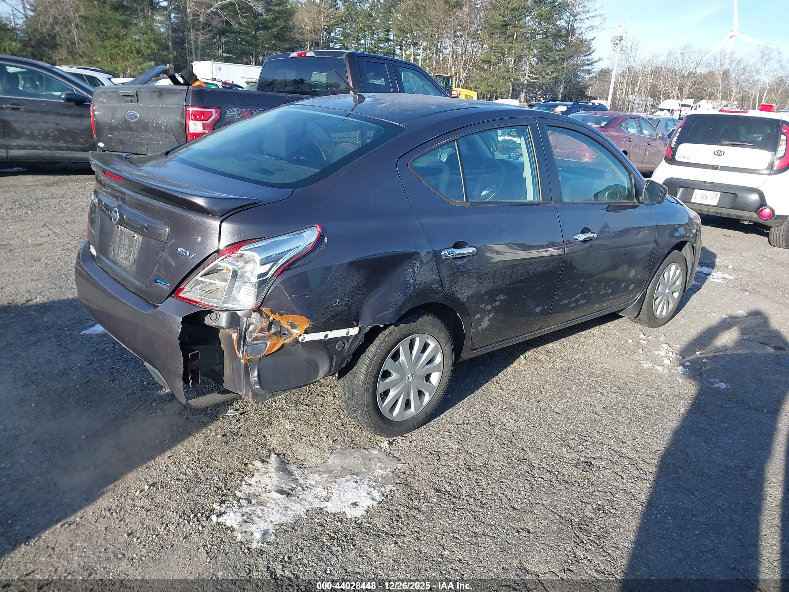 NISSAN VERSA image 4