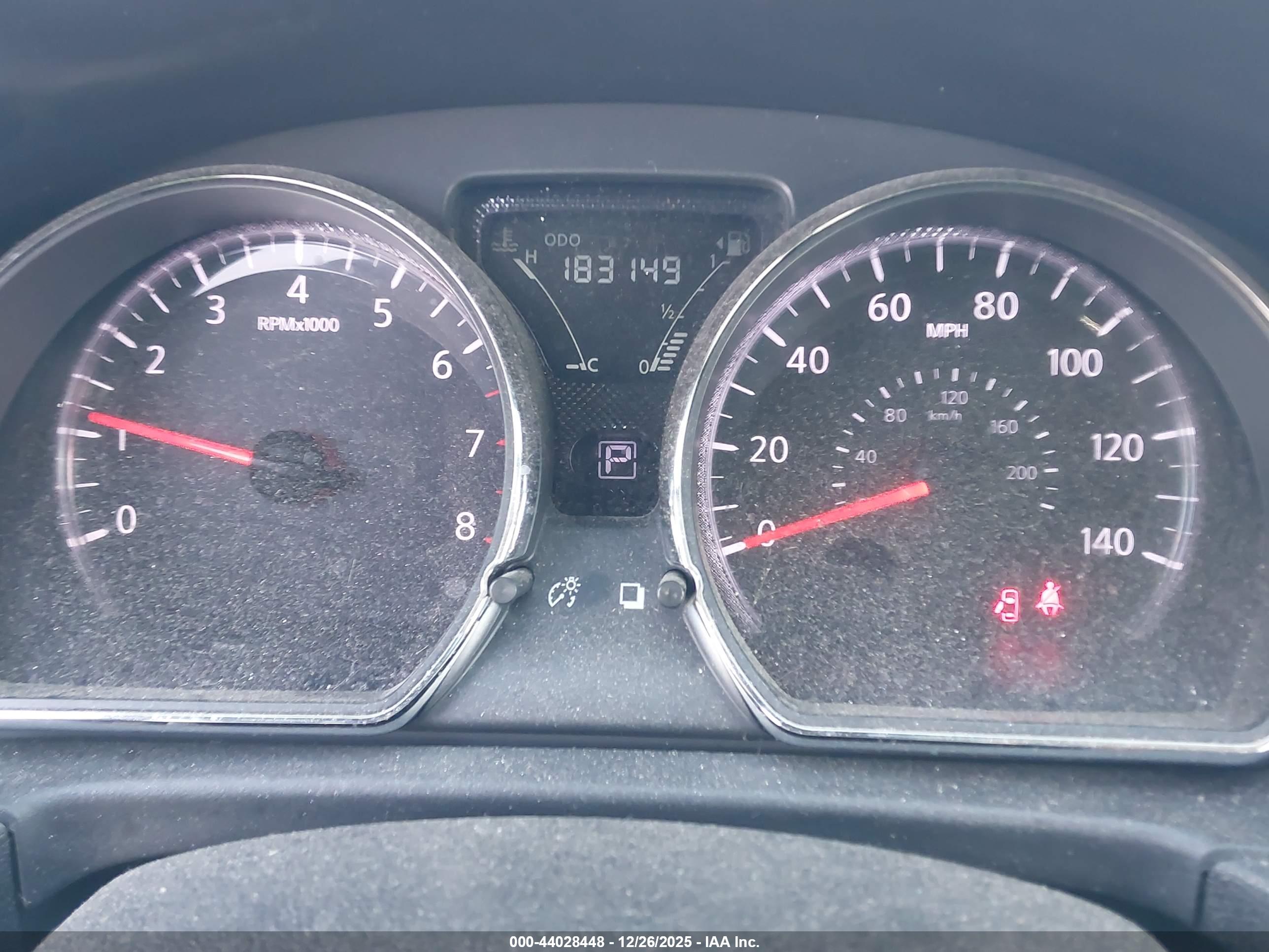 NISSAN VERSA image 7